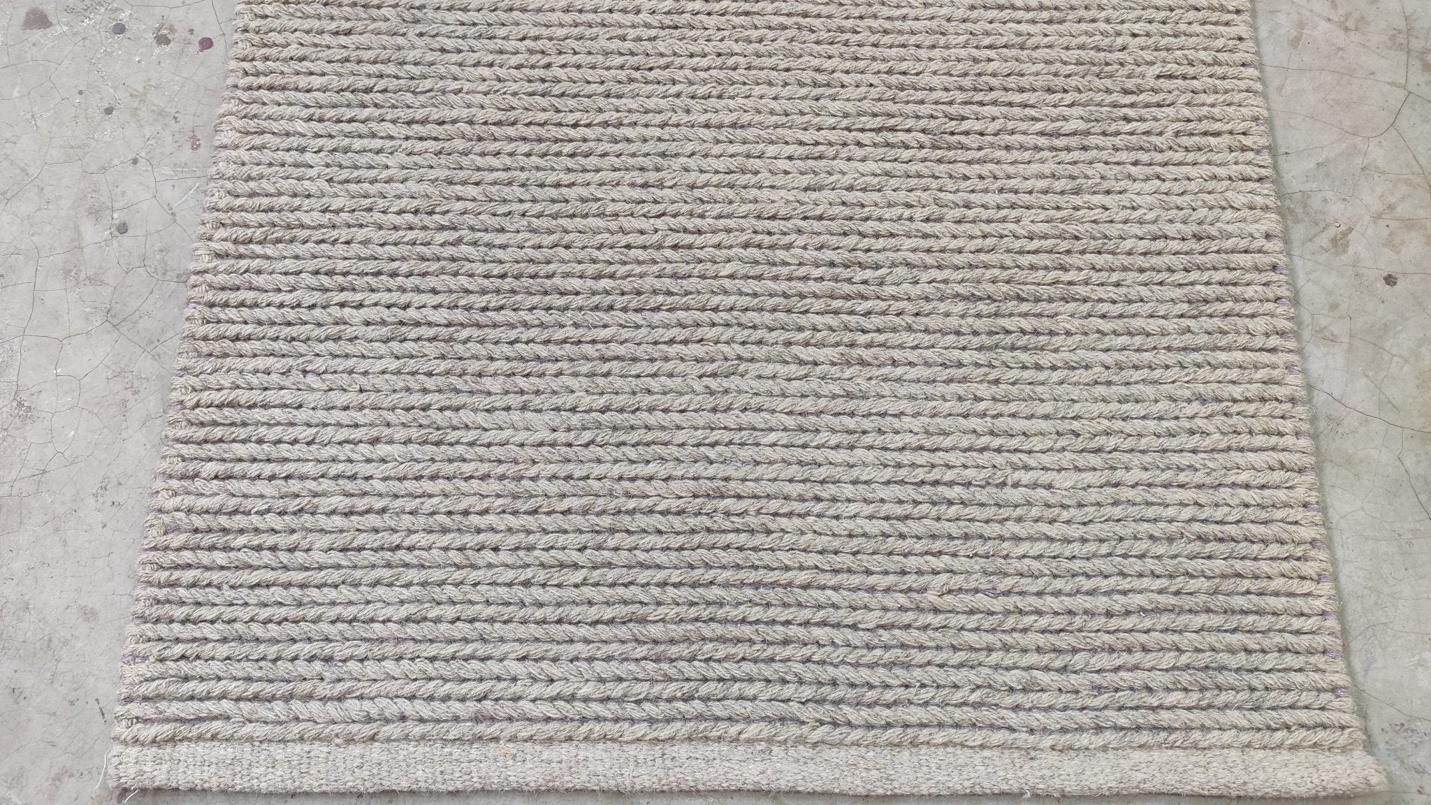 Hellen Multiple Sizes Grey Handwoven Soumak Rug | Banana Manor Rug Company