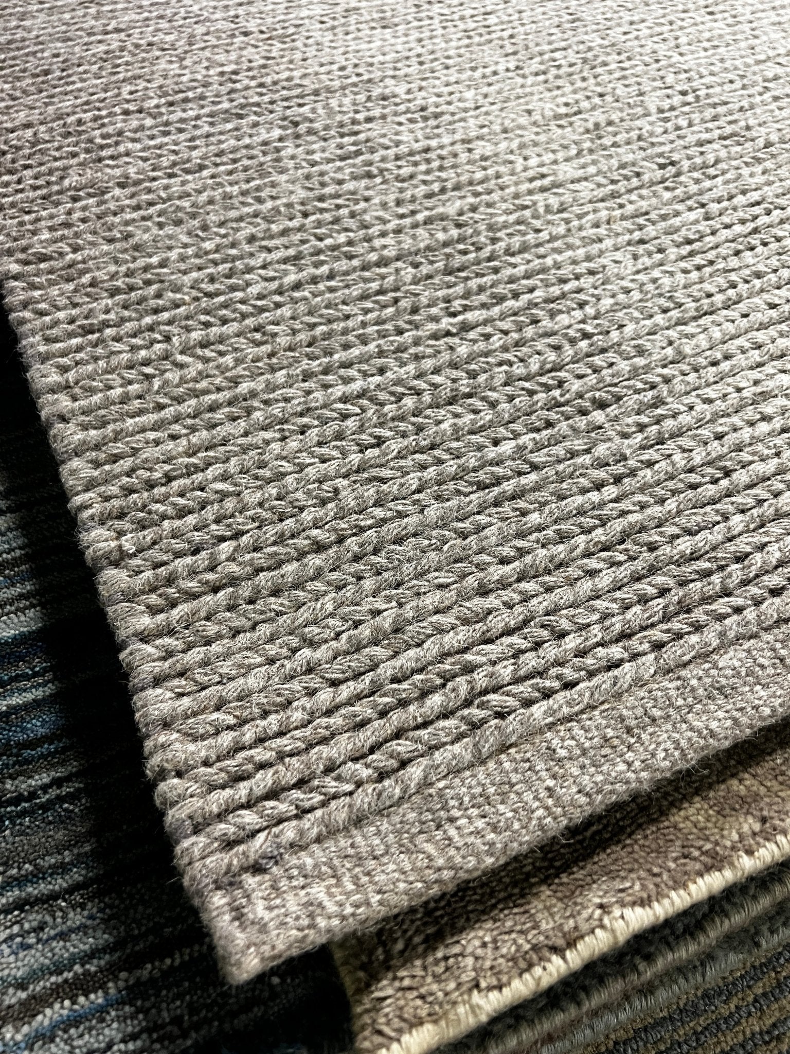 Hellen Multiple Sizes Grey Handwoven Soumak Rug | Banana Manor Rug Company