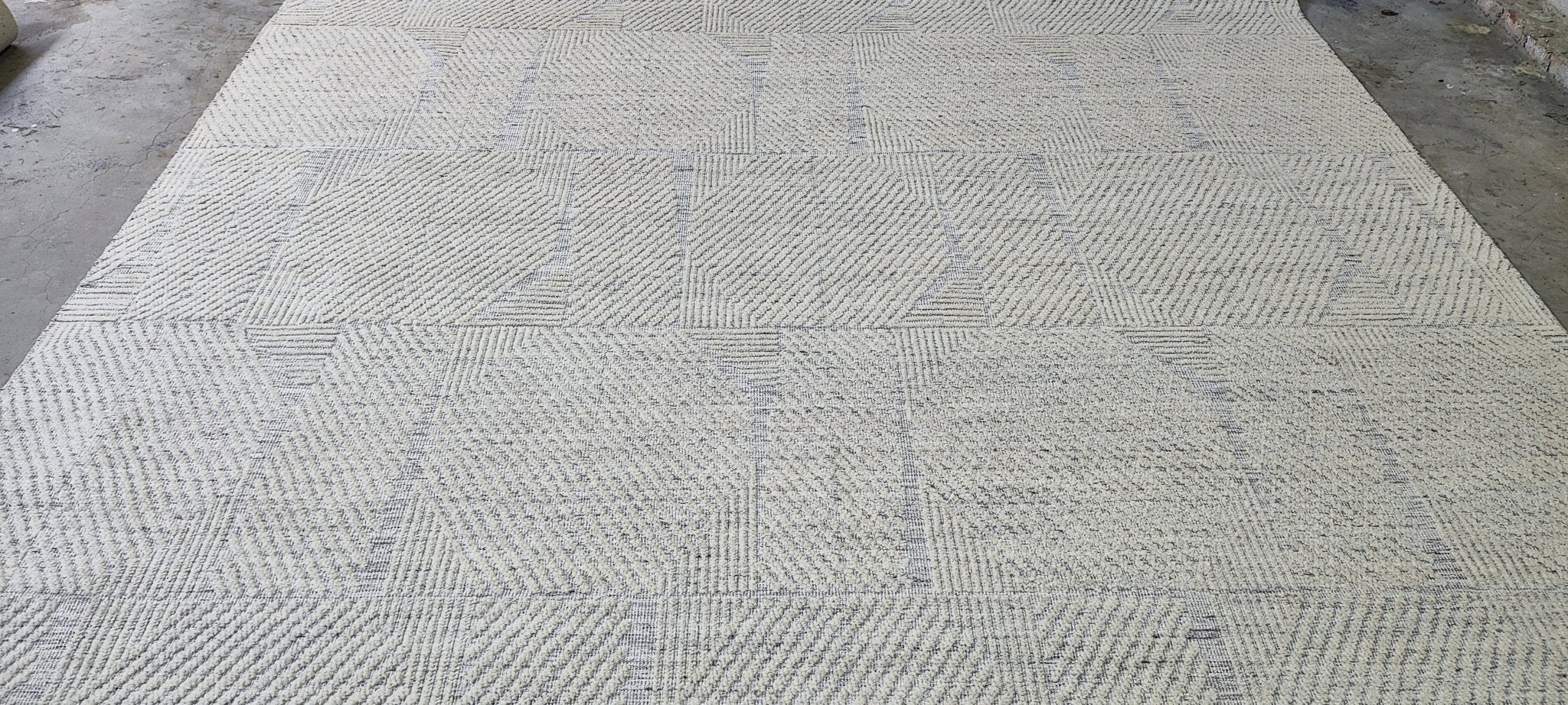 Helmut 9x12 Hand-Knotted Ivory & Silver Modern | Banana Manor Rug Factory Outlet