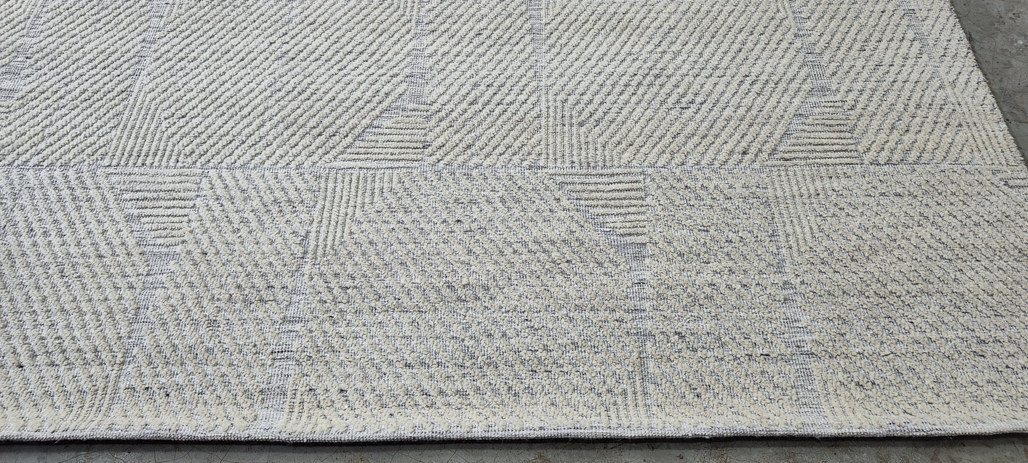 Helmut 9x12 Hand-Knotted Ivory & Silver Modern | Banana Manor Rug Factory Outlet