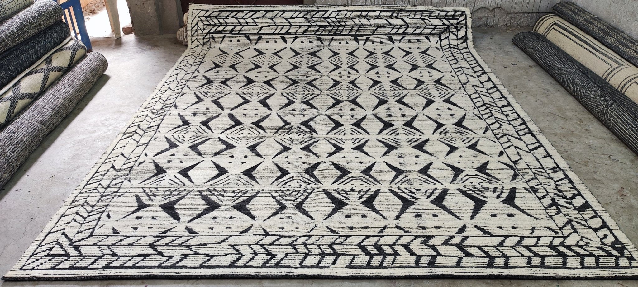 Henry 8x10 Hand-Knotted Silver & Grey Cut Pile | Banana Manor Rug Factory Outlet