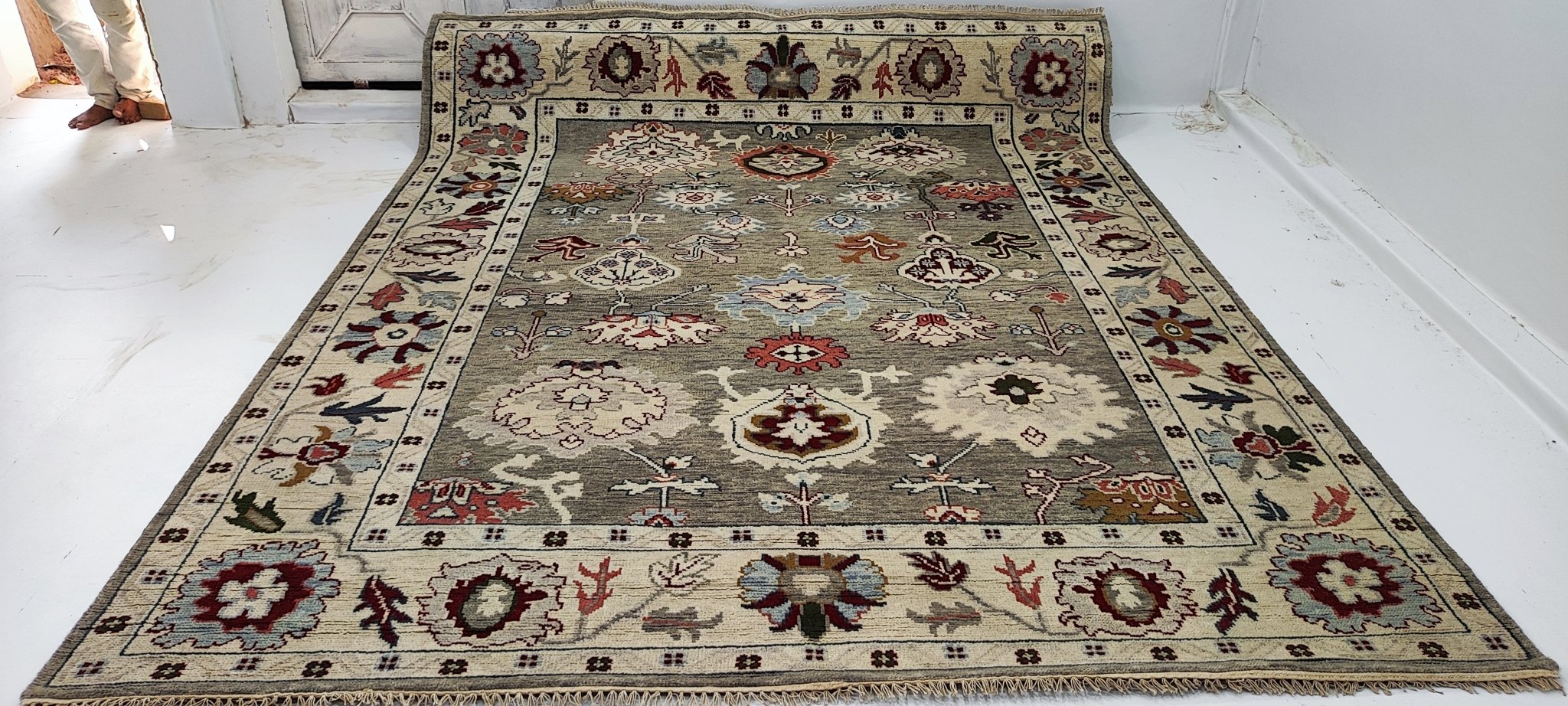 Hillary 8.3x10.3 Hand-Knotted Grey & Beige Oushak | Banana Manor Rug Factory Outlet