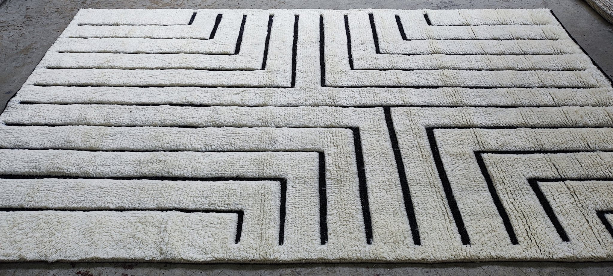 Hollander 5.3x8.6 Hand-Knotted Ivory & Grey Modern | Banana Manor Rug Factory Outlet