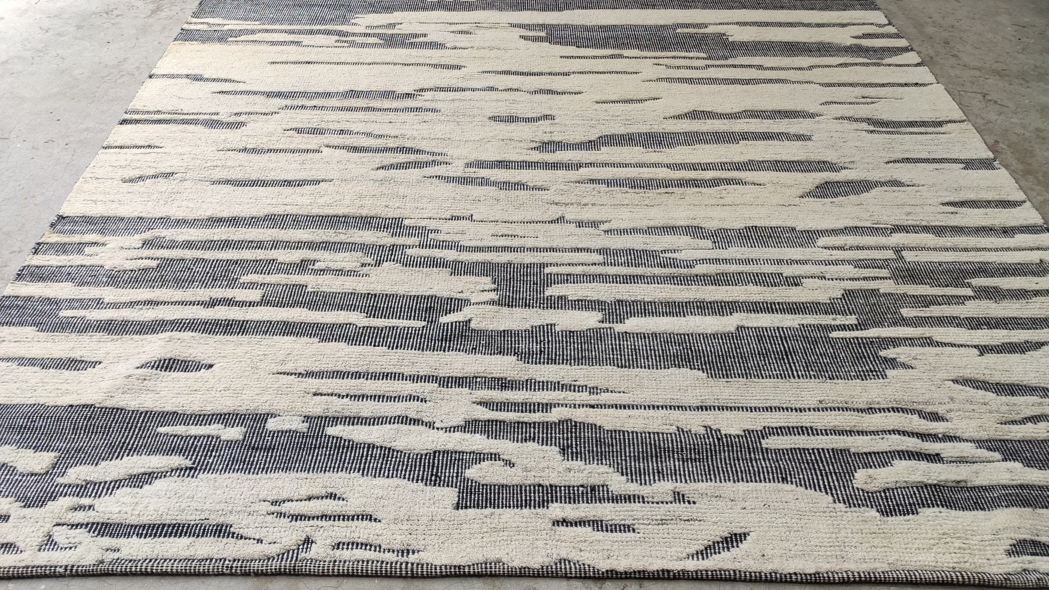 Holly 9x12 Ivory and Black Hand-Knotted Modern Rug | Banana Manor Rug Company