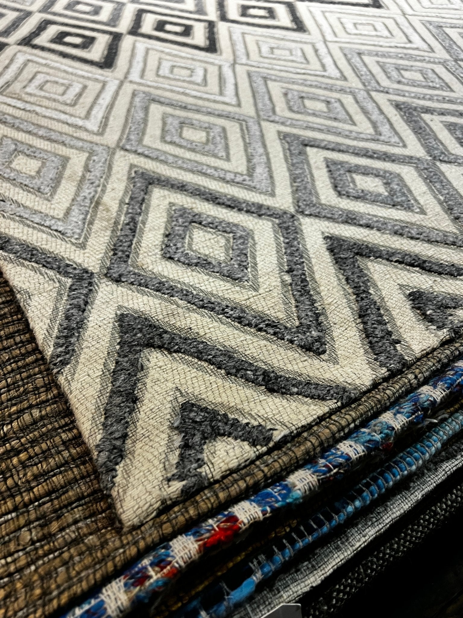 Horma 5.3x7.6 Ivory and Geometrical Handwoven Durrie Rug | Banana Manor Rug Factory Outlet