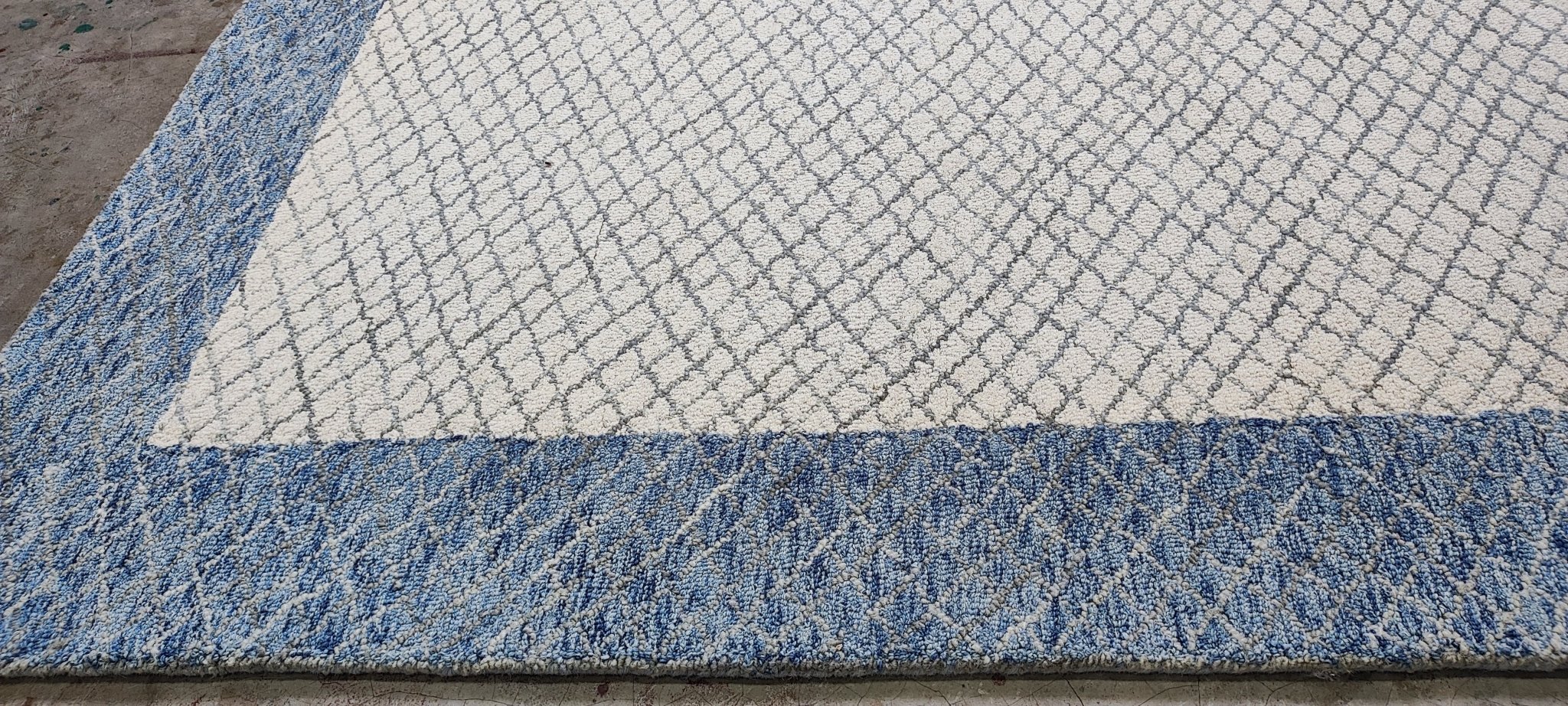 Hot Tin 5x7.6 Hand-Tufted Ivory & Blue Modern | Banana Manor Rug Factory Outlet