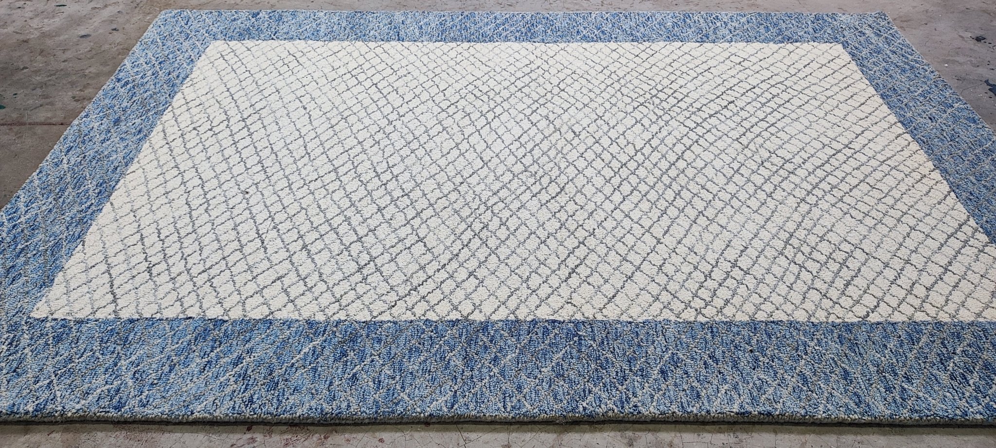 Hot Tin 5x7.6 Hand-Tufted Ivory & Blue Modern | Banana Manor Rug Factory Outlet