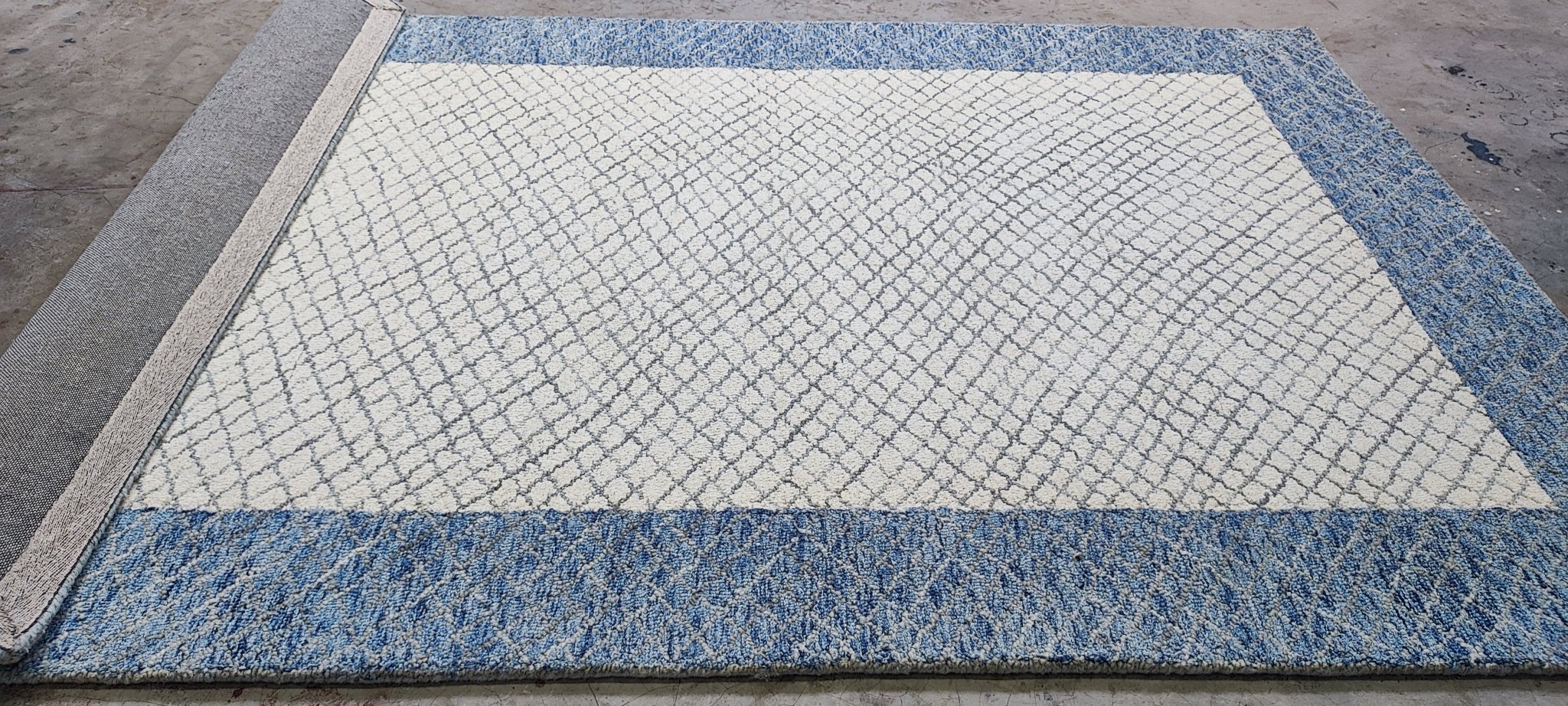 Hot Tin 5x7.6 Hand-Tufted Ivory & Blue Modern | Banana Manor Rug Factory Outlet