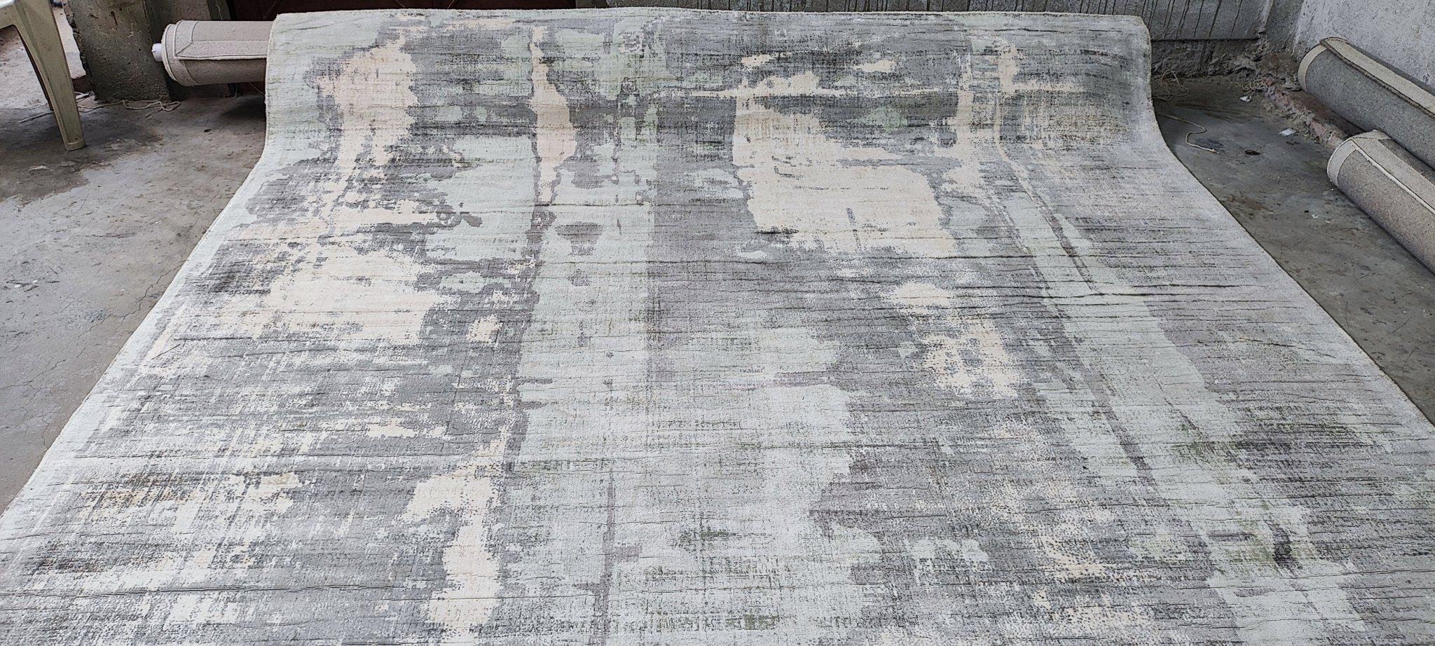 Ian Handwoven Silver & Grey Modern Viscose (Multiple Sizes) | Banana Manor Rug Factory Outlet