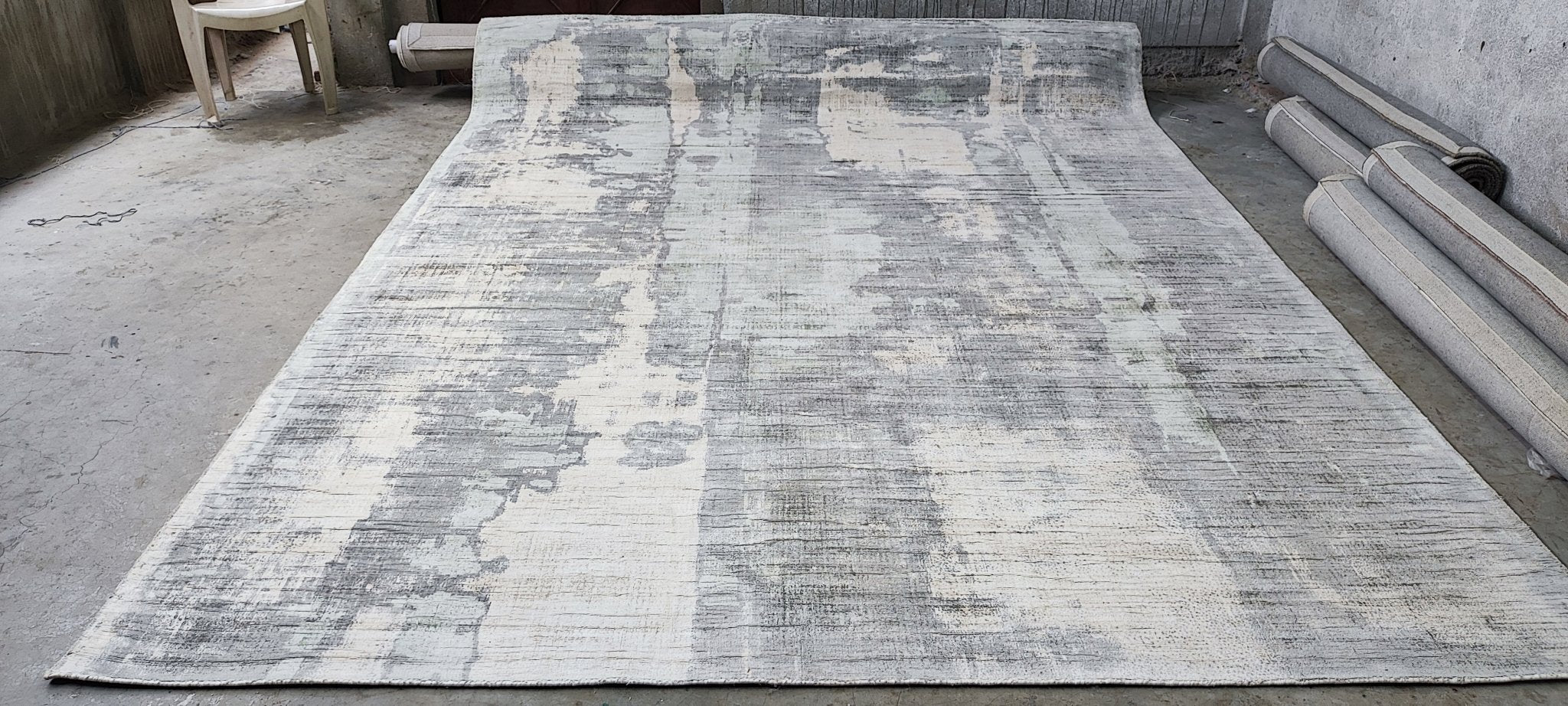 Ian Handwoven Silver & Grey Modern Viscose (Multiple Sizes) | Banana Manor Rug Factory Outlet