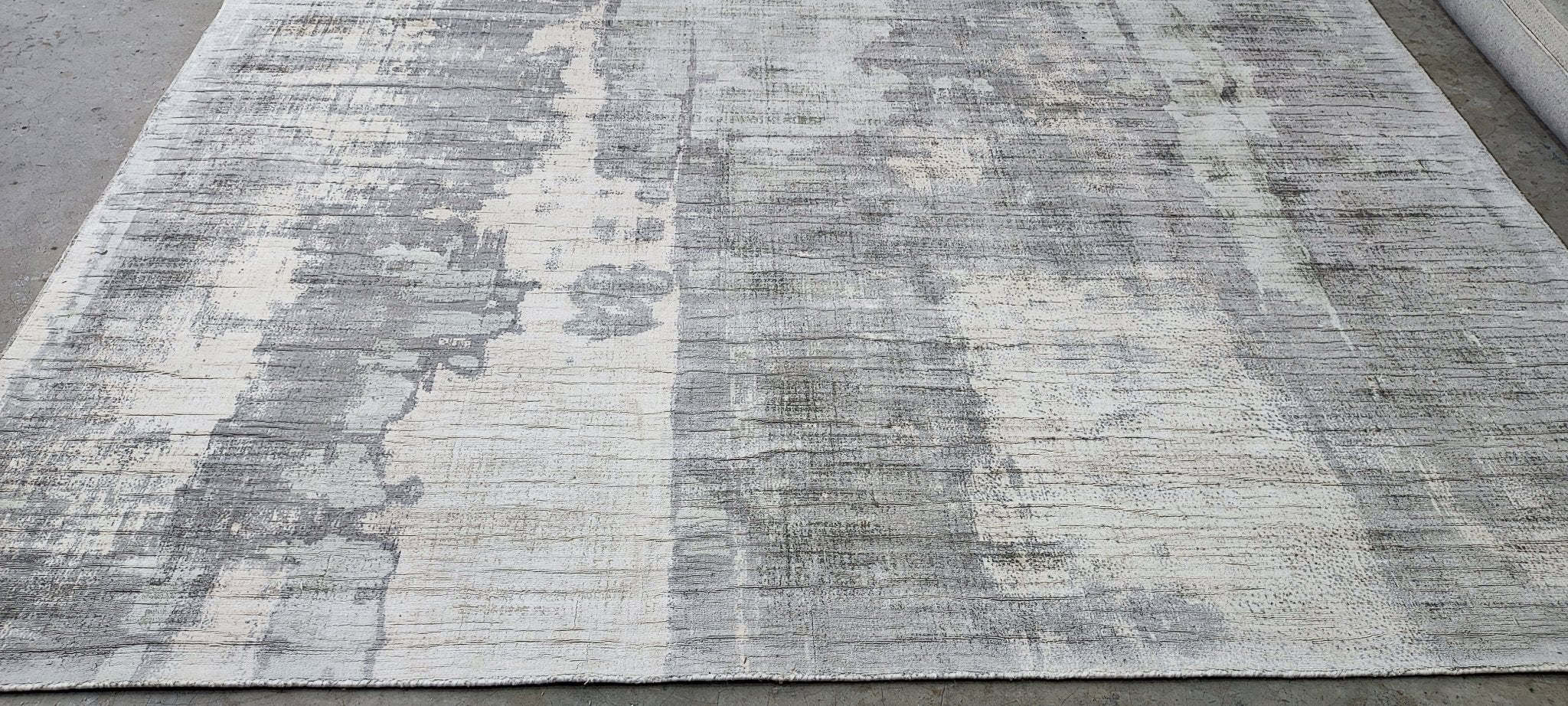 Ian Handwoven Silver & Grey Modern Viscose (Multiple Sizes) | Banana Manor Rug Factory Outlet