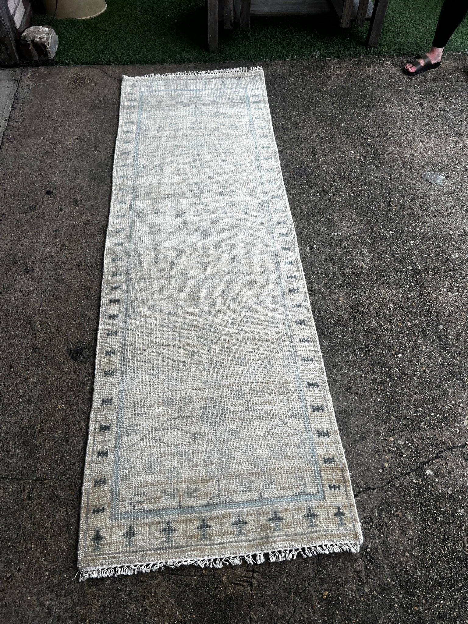 Ida Haendel 2.6x7.9 Hand-Knotted Beige & Silver Turkish Oushak | Banana Manor Rug Factory Outlet