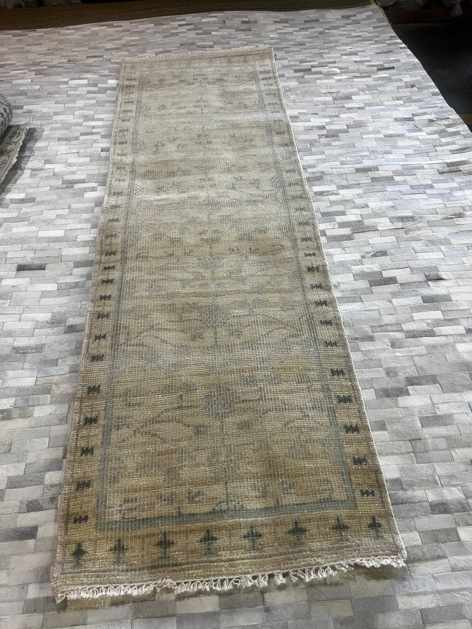 Ida Haendel 2.6x7.9 Hand-Knotted Beige & Silver Turkish Oushak | Banana Manor Rug Factory Outlet