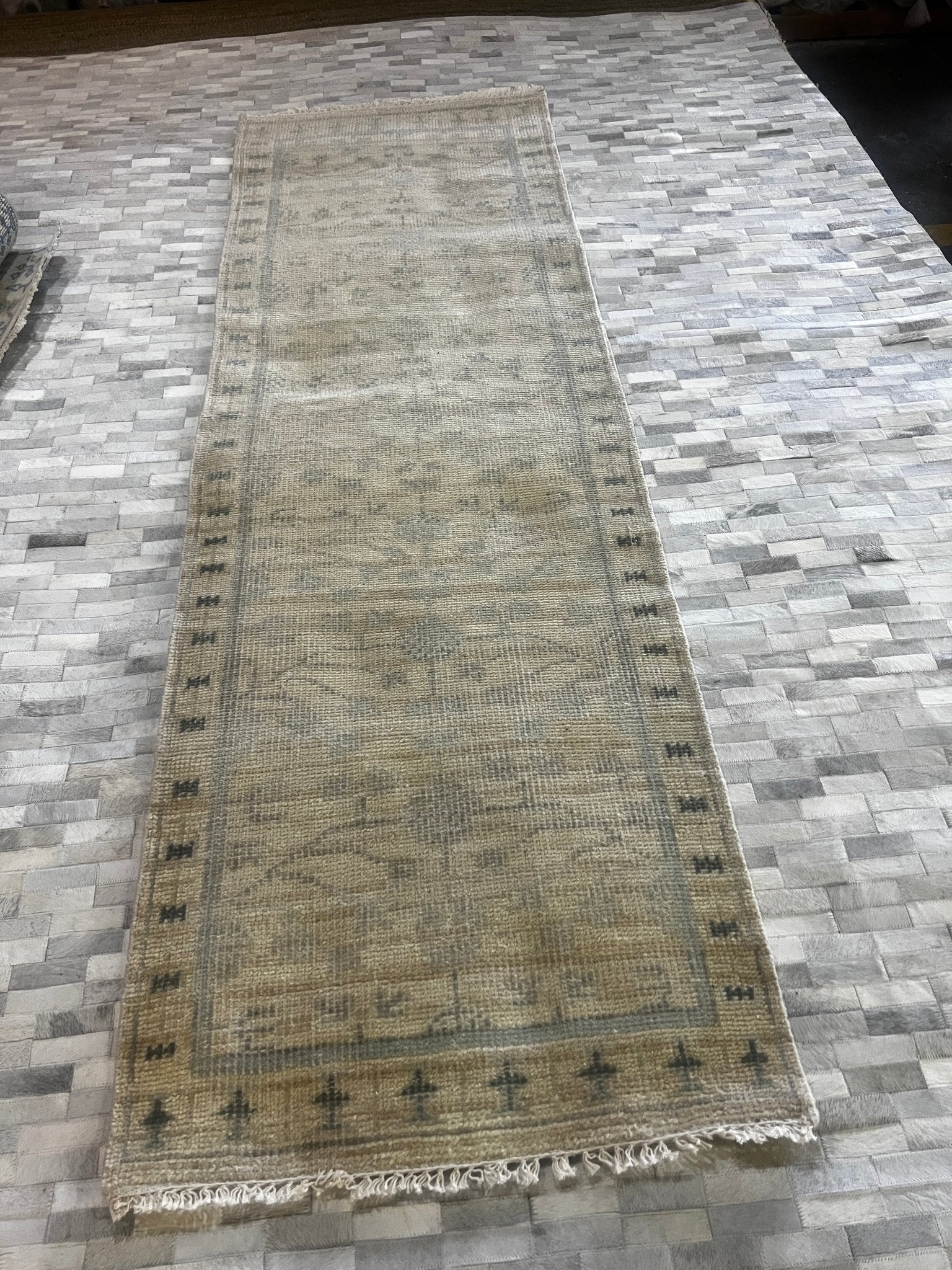 Ida Haendel 2.6x7.9 Hand-Knotted Beige & Silver Turkish Oushak | Banana Manor Rug Factory Outlet