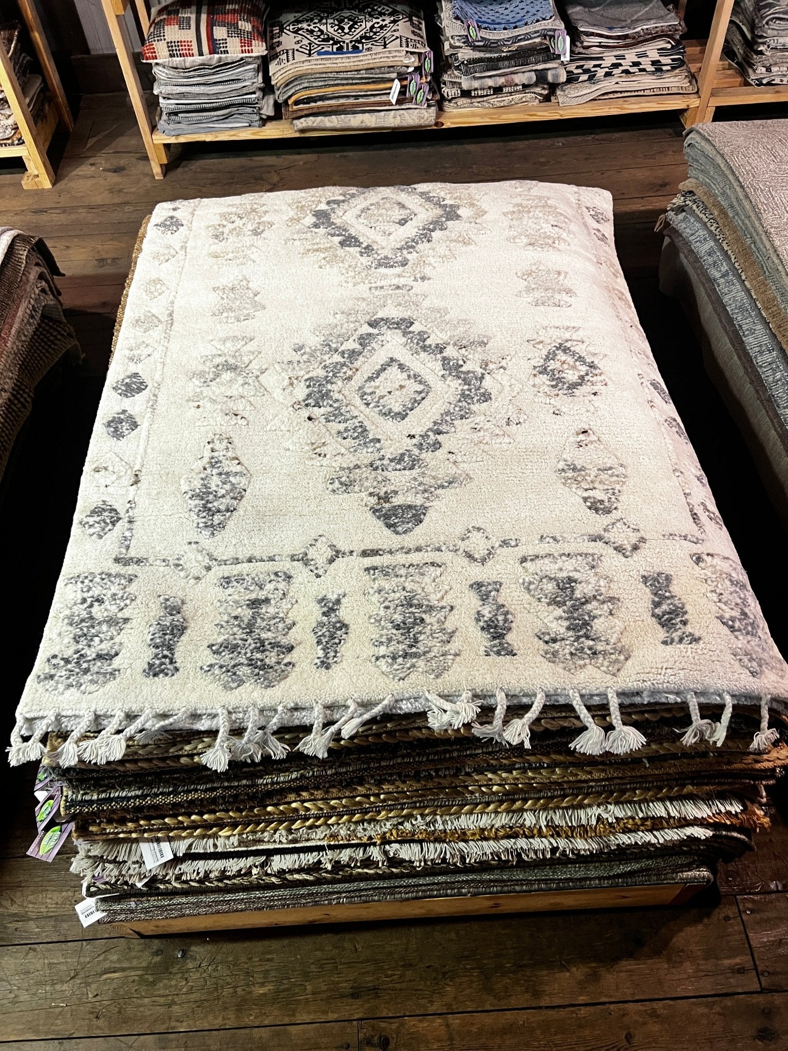Indy 4.9x7.9 Ivory & Grey High Low Hand Knotted | Banana Manor Rug Factory Outlet