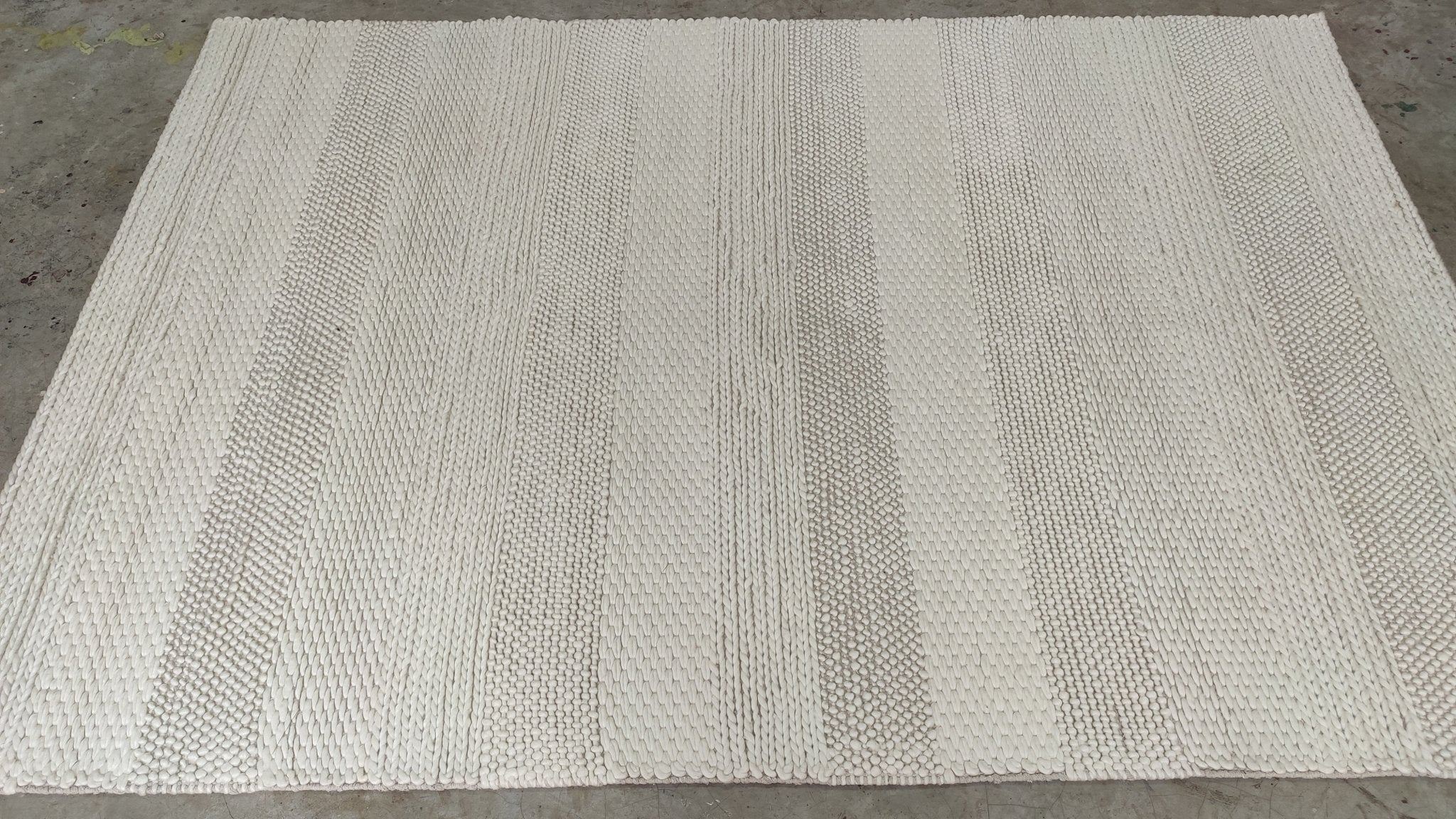 Jadis 5.3x7.9 White Handwoven Looped Rug | Banana Manor Rug Company