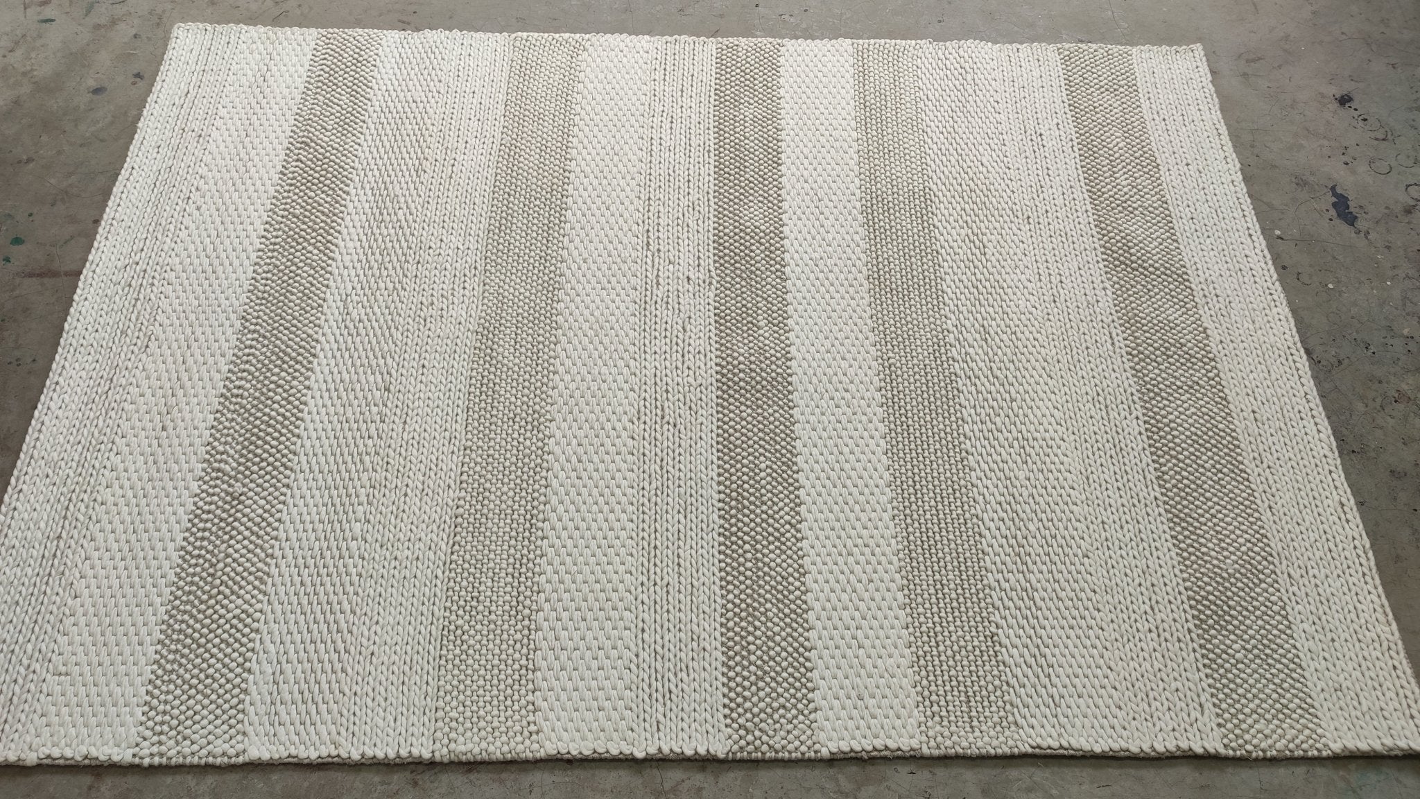 Jadis 5.3x7.9 White Handwoven Looped Rug | Banana Manor Rug Company