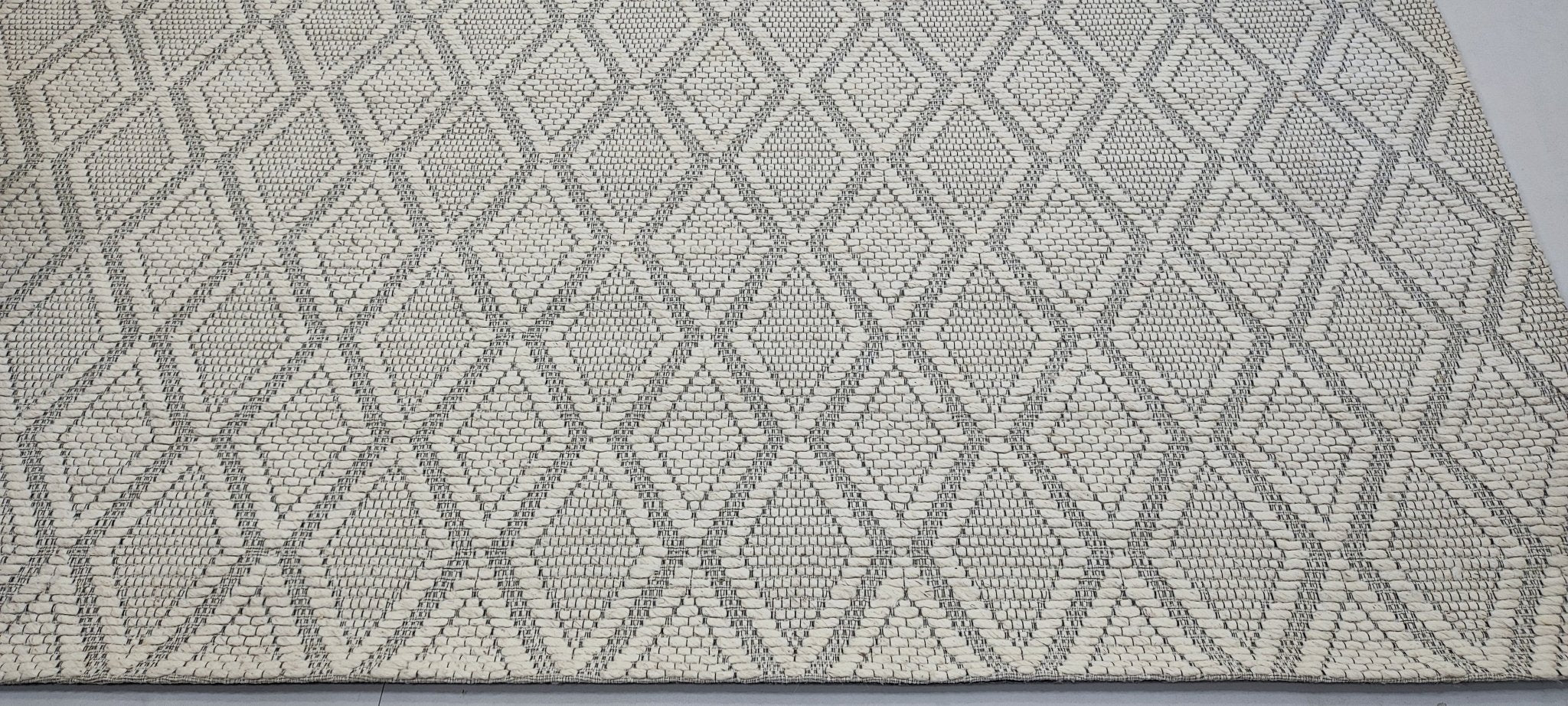 Jay Pritchett 8x10 Handwoven Ivory & Grey Jacquard Durrie | Banana Manor Rug Factory Outlet