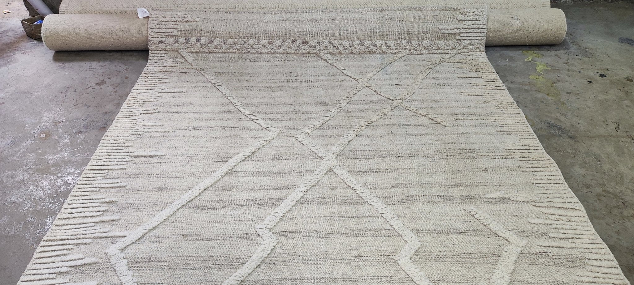 Jay Ryan Hand-Knotted Modern Ivory HIgh-Low 6x9 | Banana Manor Rug Company