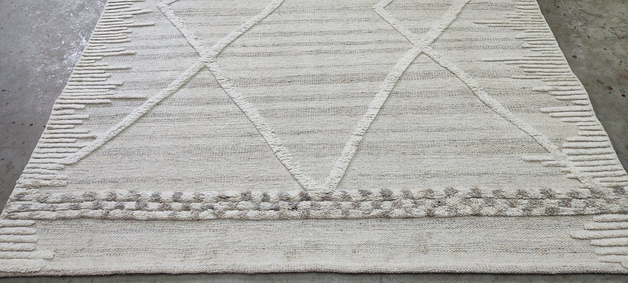 Jay Ryan Hand-Knotted Modern Ivory HIgh-Low 6x9 | Banana Manor Rug Company