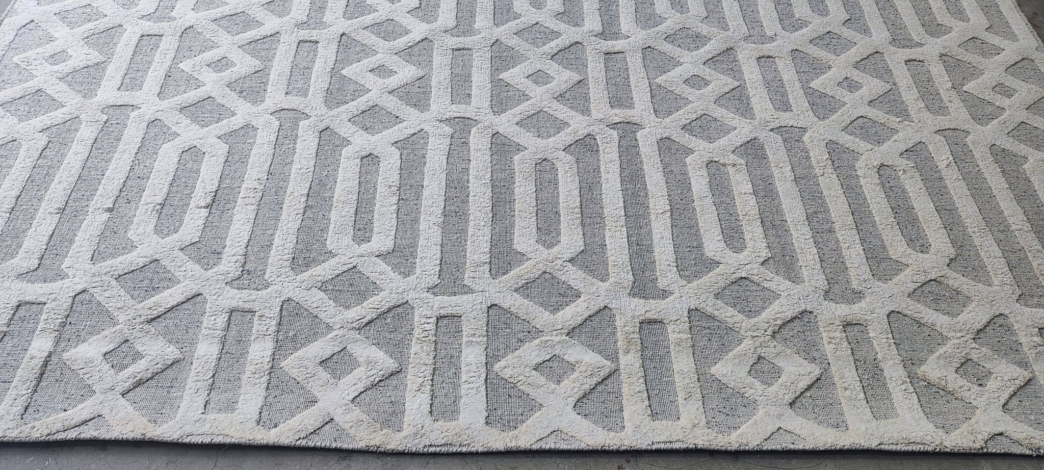 Jerry 9x11.9 Hand-Knotted Silver & Ivory Modern | Banana Manor Rug Factory Outlet