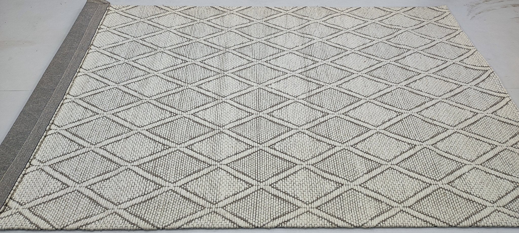 Jesse 5x8 Handwoven Ivory & Grey Jacquard Durrie | Banana Manor Rug Factory Outlet