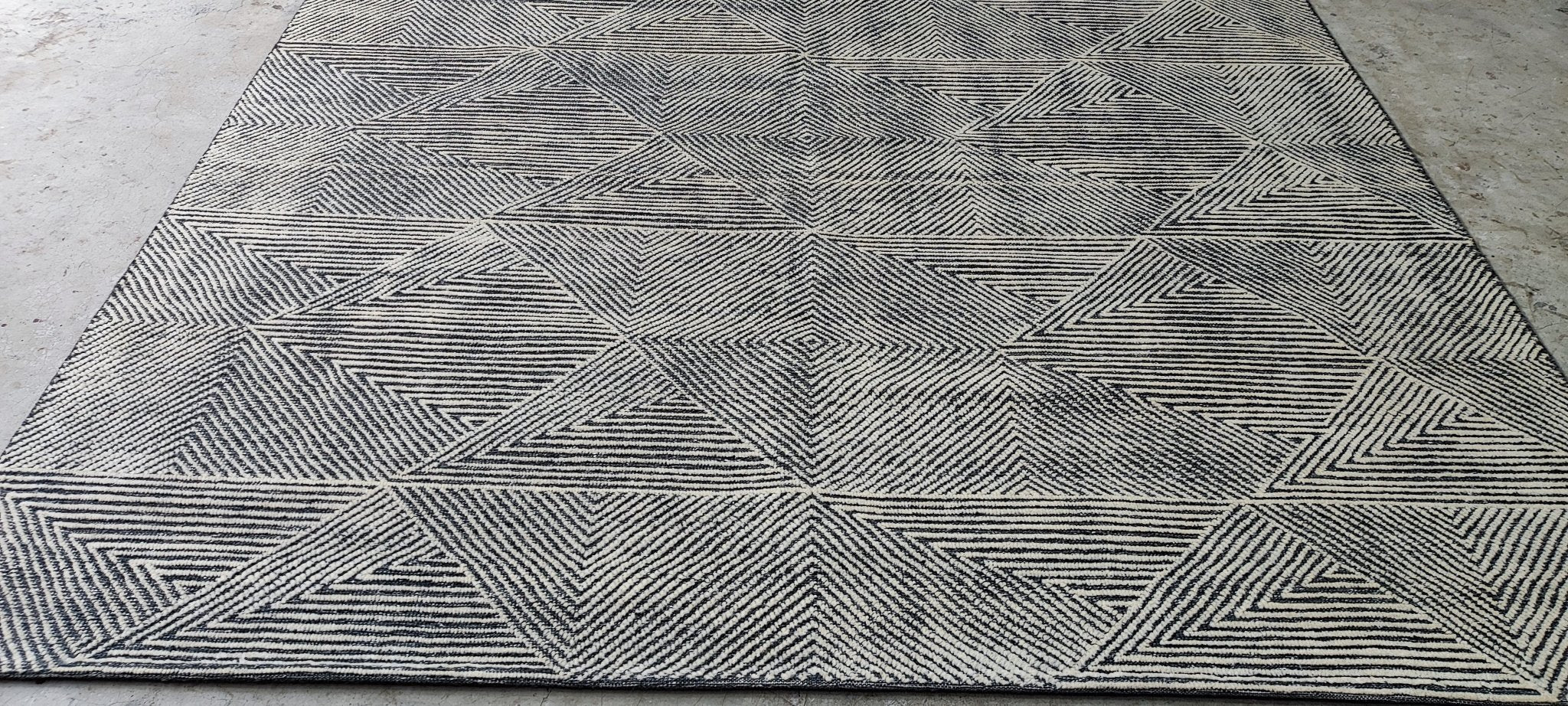 Johnny 8x10 Hand-Knotted Grey & Ivory Cut Pile | Banana Manor Rug Factory Outlet