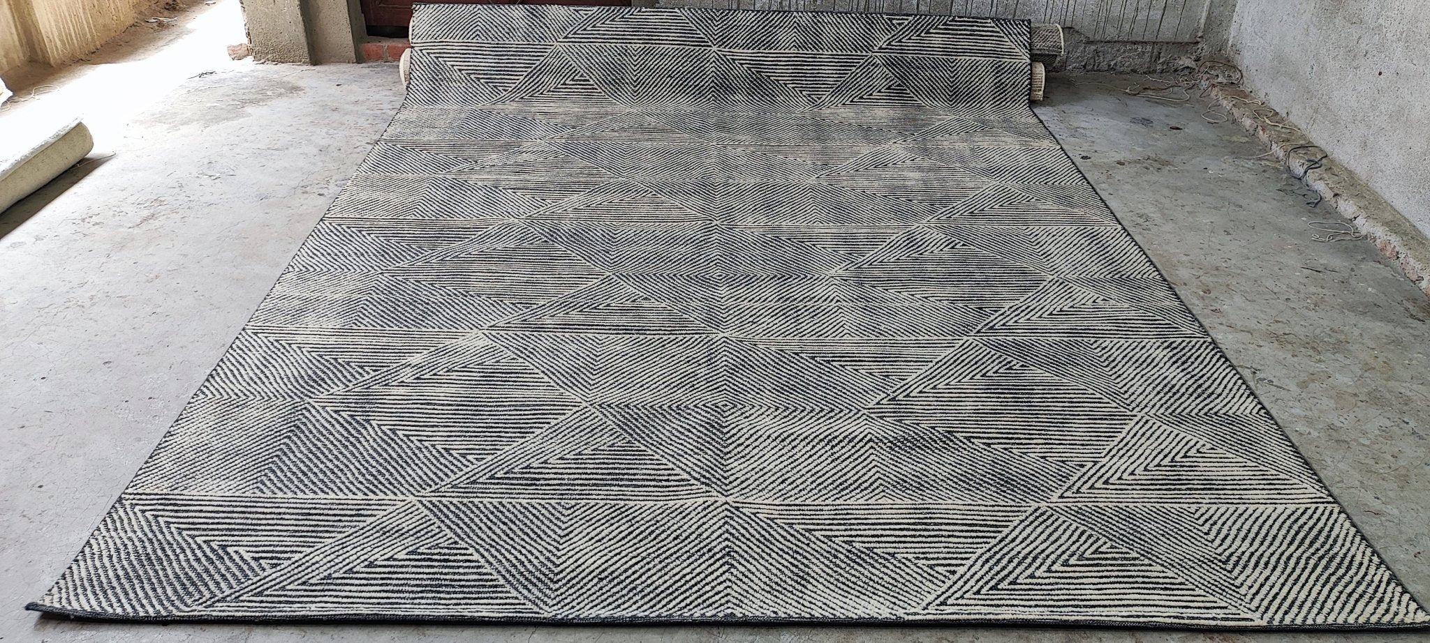 Johnny 8x10 Hand-Knotted Grey & Ivory Cut Pile | Banana Manor Rug Factory Outlet