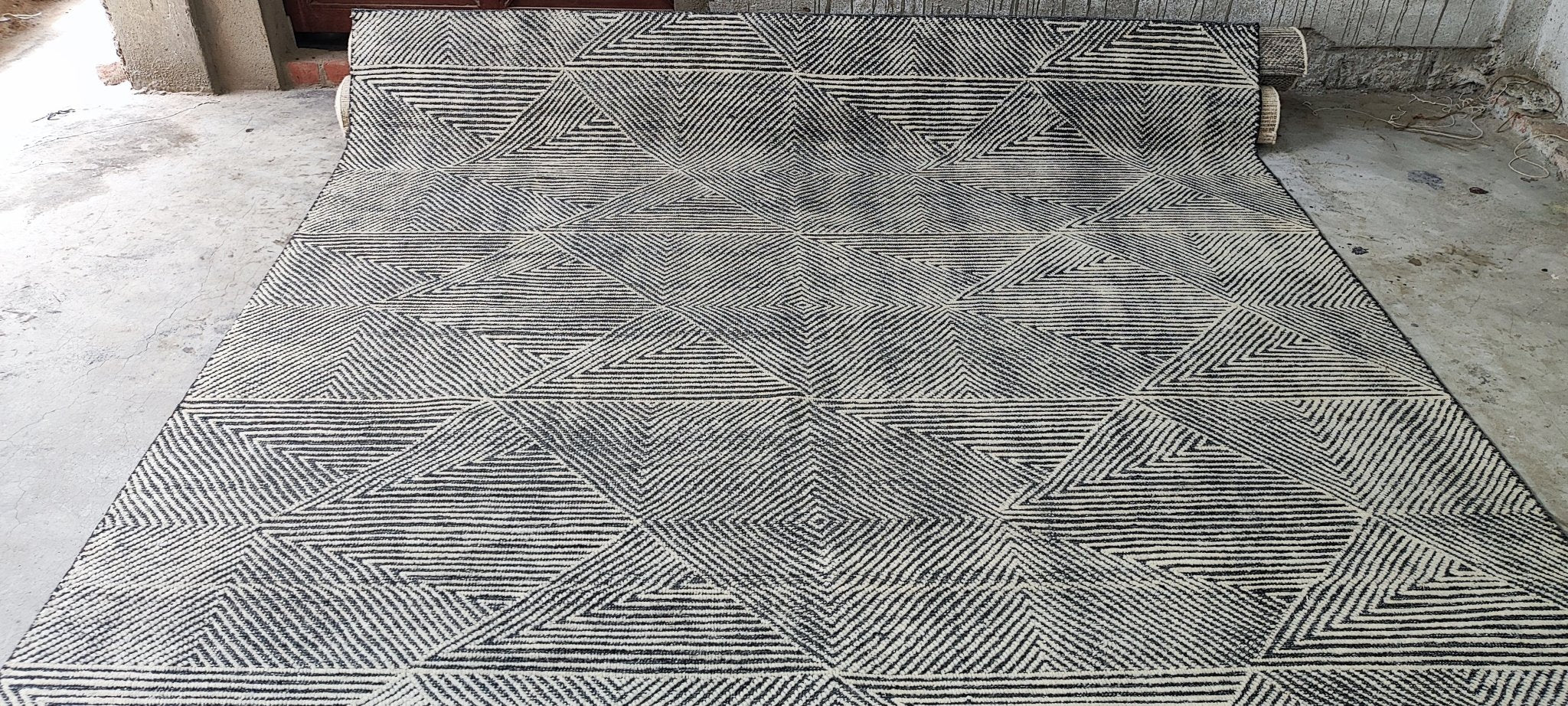 Johnny 8x10 Hand-Knotted Grey & Ivory Cut Pile | Banana Manor Rug Factory Outlet