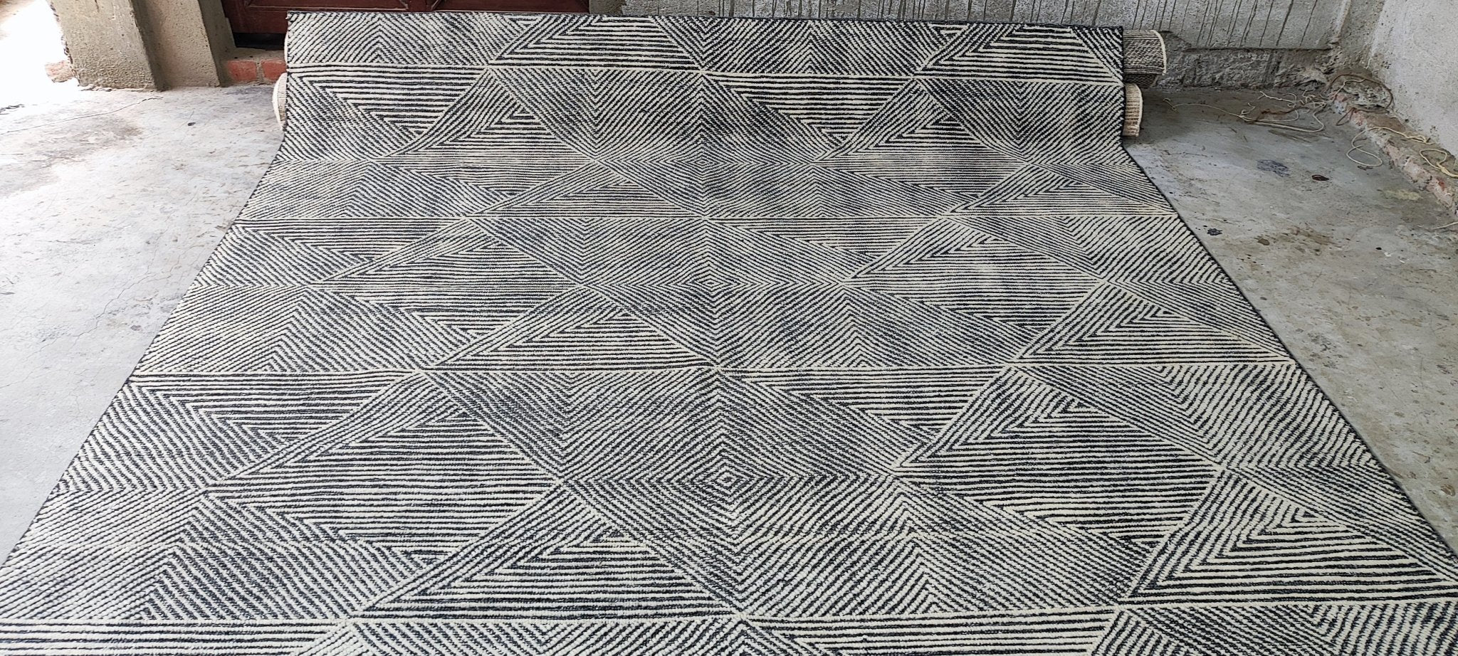 Johnny 8x10 Hand-Knotted Grey & Ivory Cut Pile | Banana Manor Rug Factory Outlet