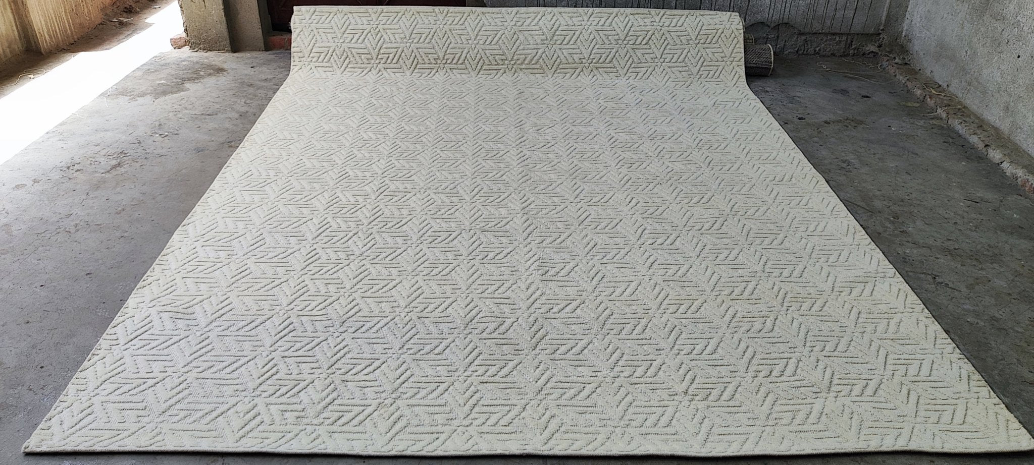 Johnny 8x10 Hand-Knotted Ivory Cut Pile | Banana Manor Rug Factory Outlet