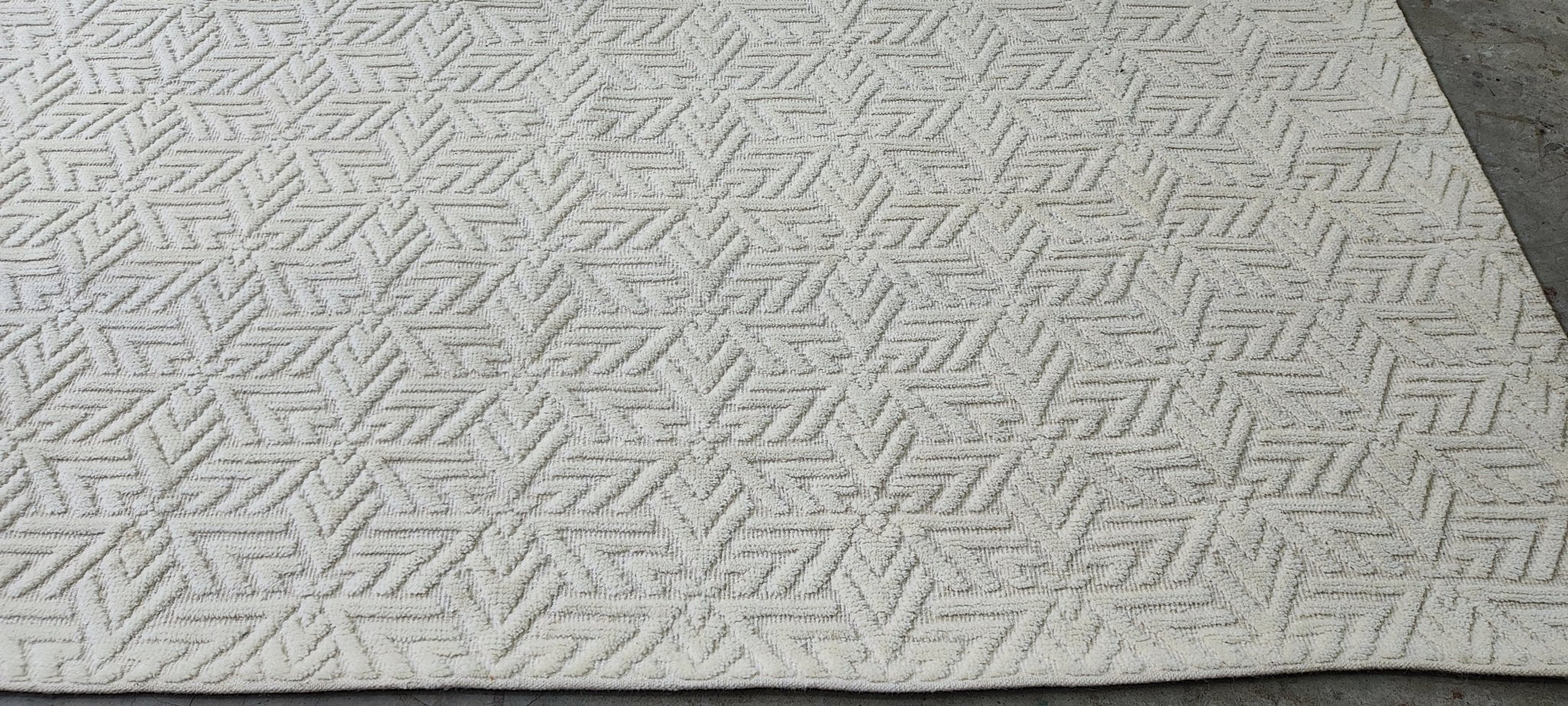 Johnny 8x10 Hand-Knotted Ivory Cut Pile | Banana Manor Rug Factory Outlet