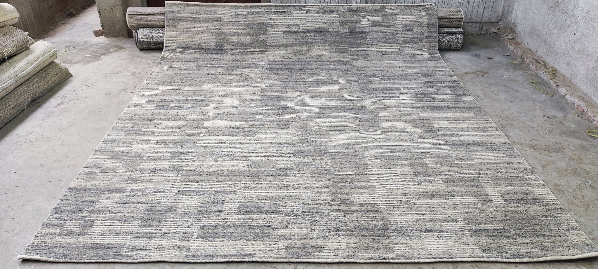 Johnny 8x10 Hand-Knotted Light Grey & Ivory Cut Pile | Banana Manor Rug Factory Outlet