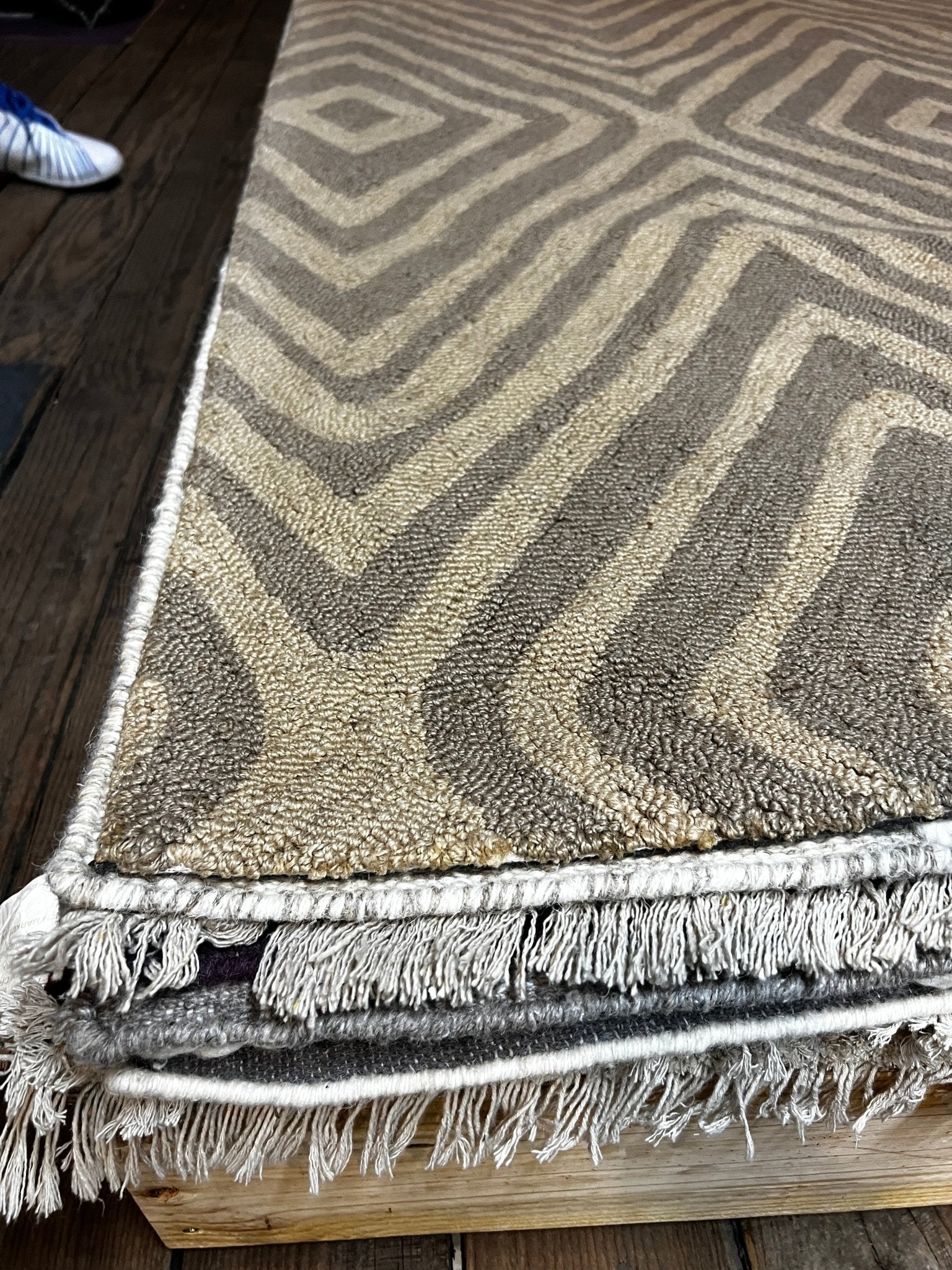Johnny LaRue Handwoven Beige and Brown Jute Rug (Multiple Sizes) | Banana Manor Rug Factory Outlet