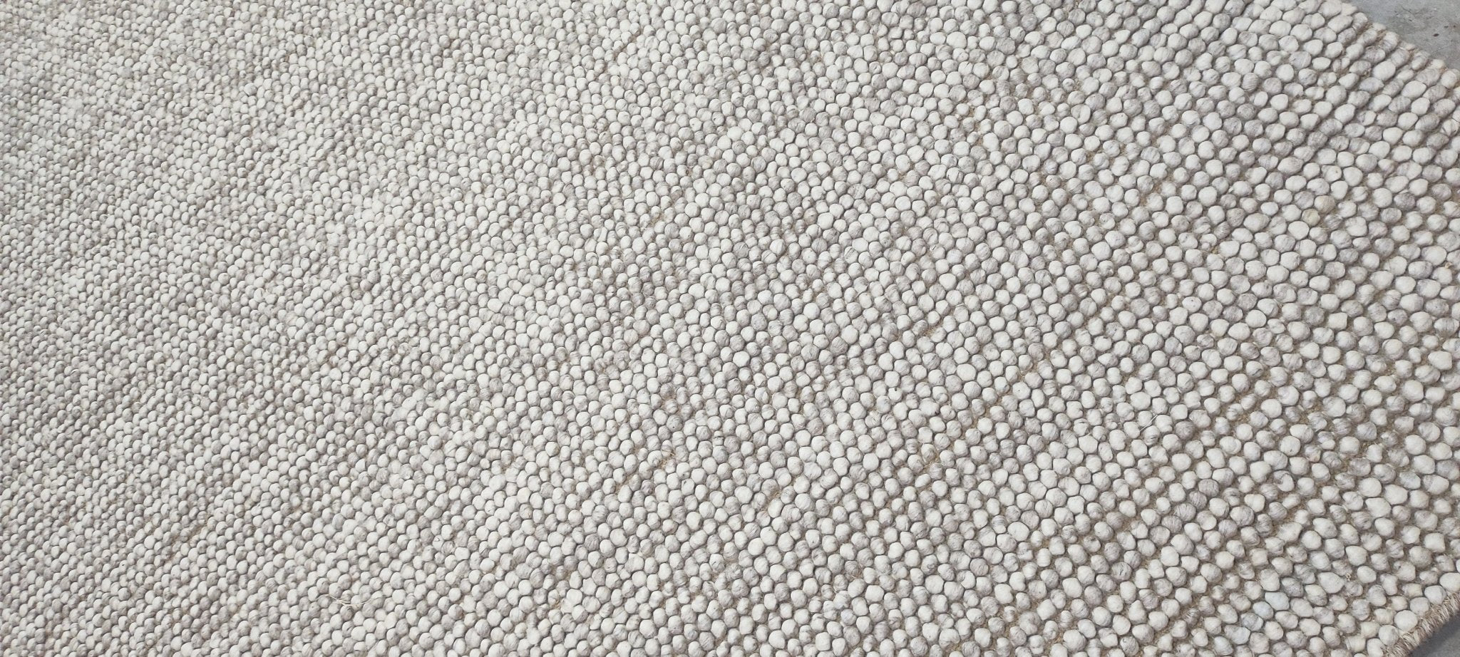 Judith Murray Handwoven Wool Durrie Natural Grey Loop ball 10x13.6 | Banana Manor Rug Company