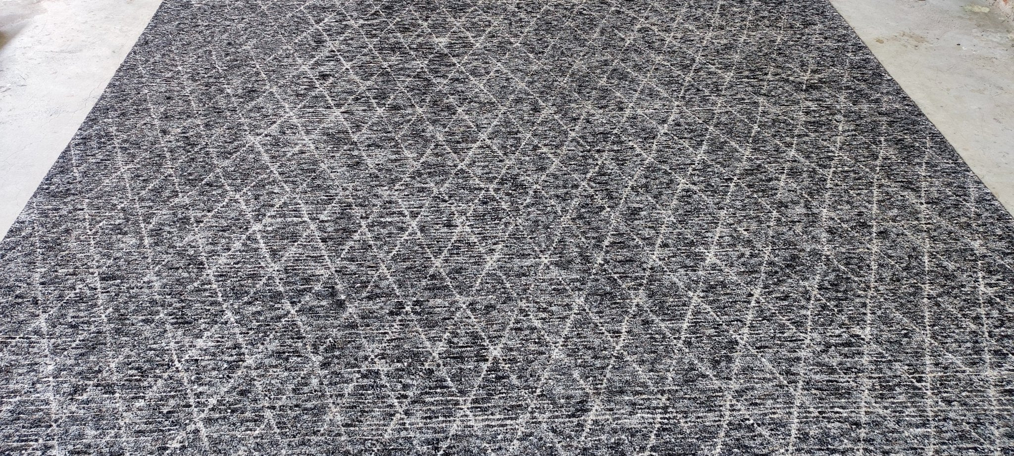 Judson 8.3x10.3 Hand-Knotted Charcoal Cut Pile | Banana Manor Rug Factory Outlet