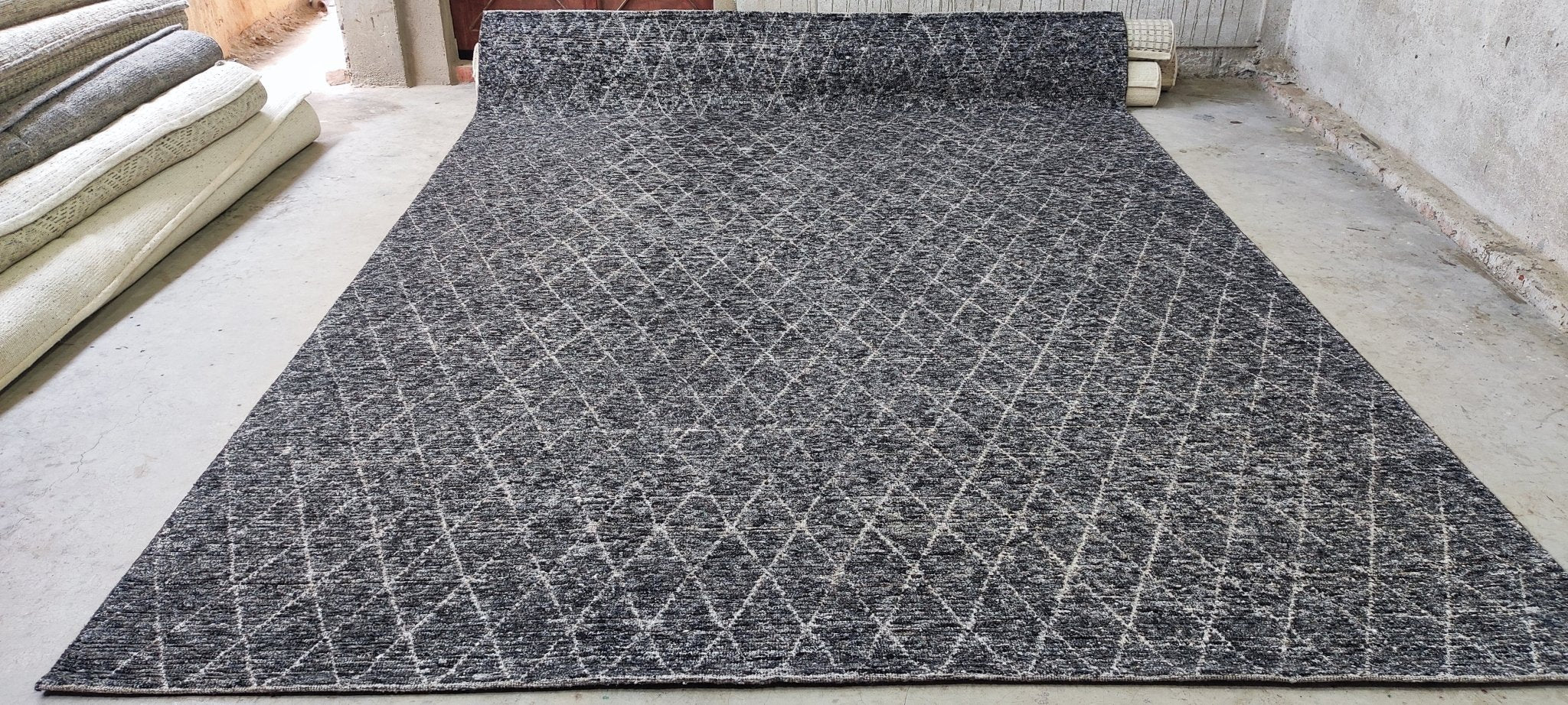 Judson 8.3x10.3 Hand-Knotted Charcoal Cut Pile | Banana Manor Rug Factory Outlet