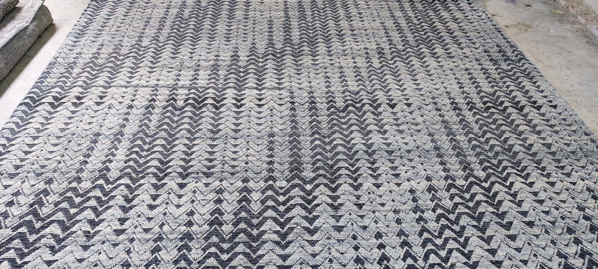 Justin 7.3x9.9 Hand-Knotted Light Blue & Grey Cut Pile | Banana Manor Rug Factory Outlet