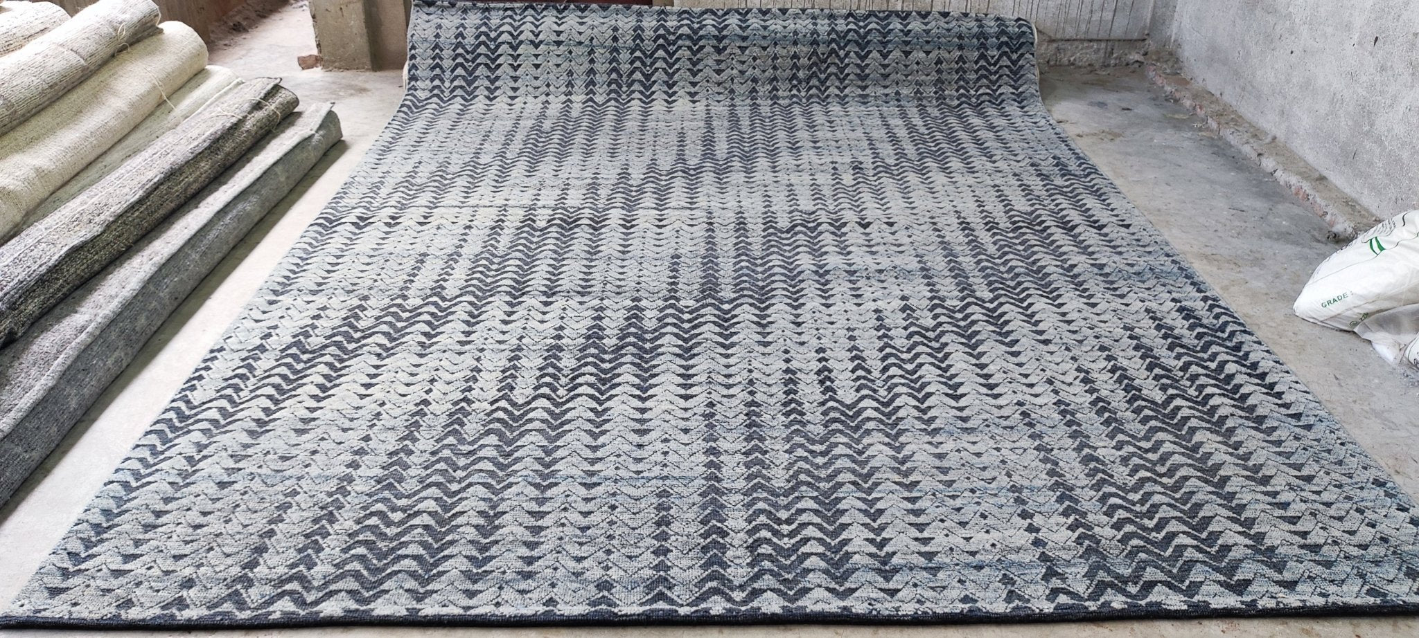 Justin 7.3x9.9 Hand-Knotted Light Blue & Grey Cut Pile | Banana Manor Rug Factory Outlet