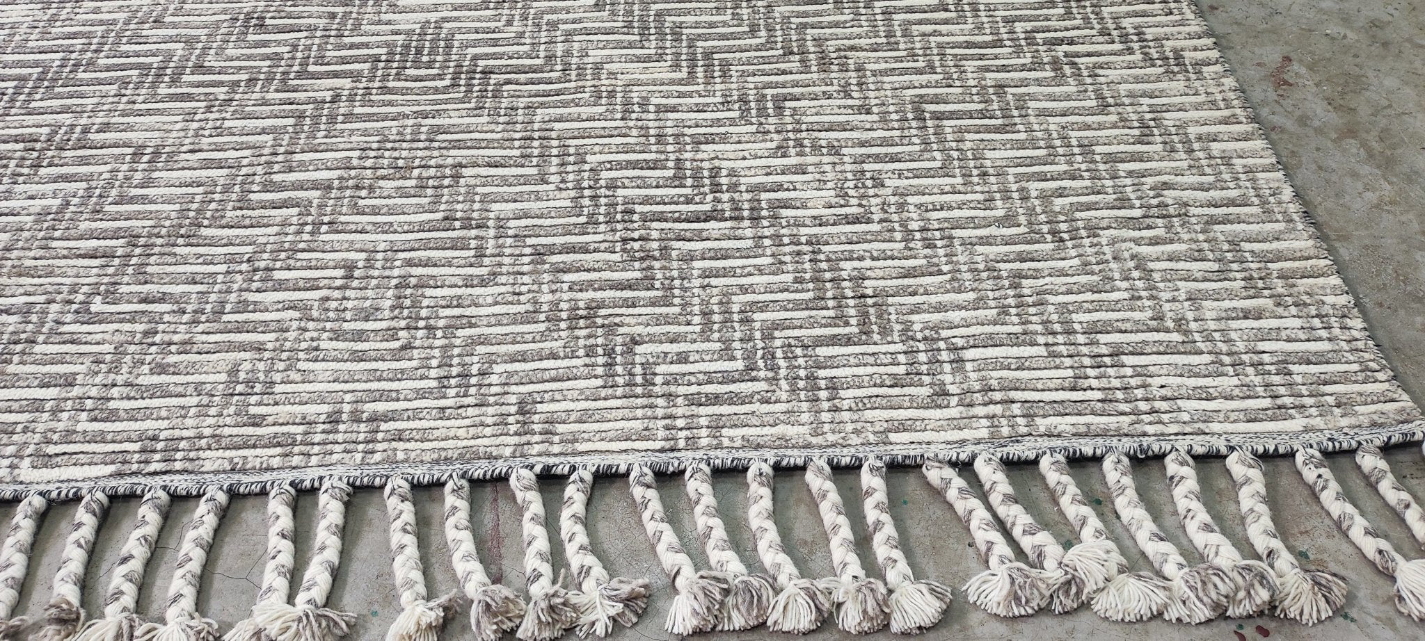 Karl Urban Hand-Knotted Grey and Ivory Modern 8.0X10.0 | Banana Manor Rug Company