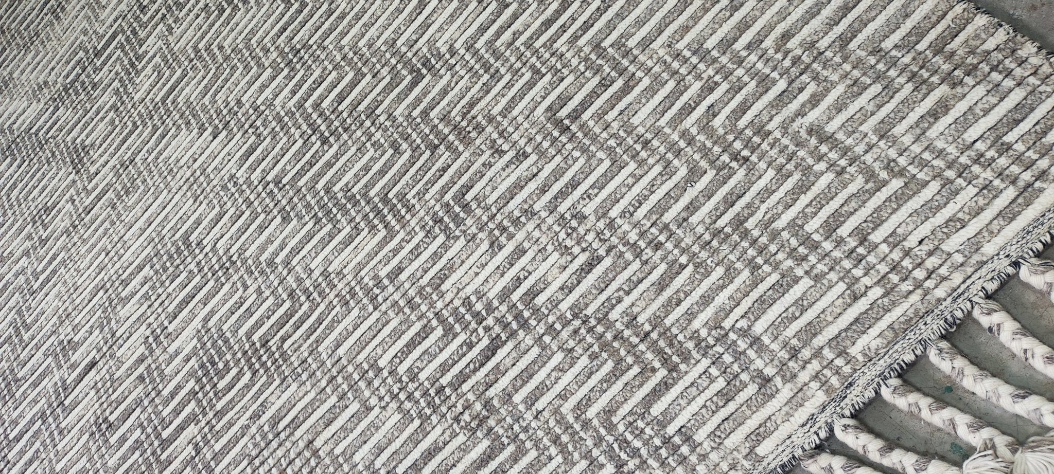 Karl Urban Hand-Knotted Grey and Ivory Modern 8.0X10.0 | Banana Manor Rug Company