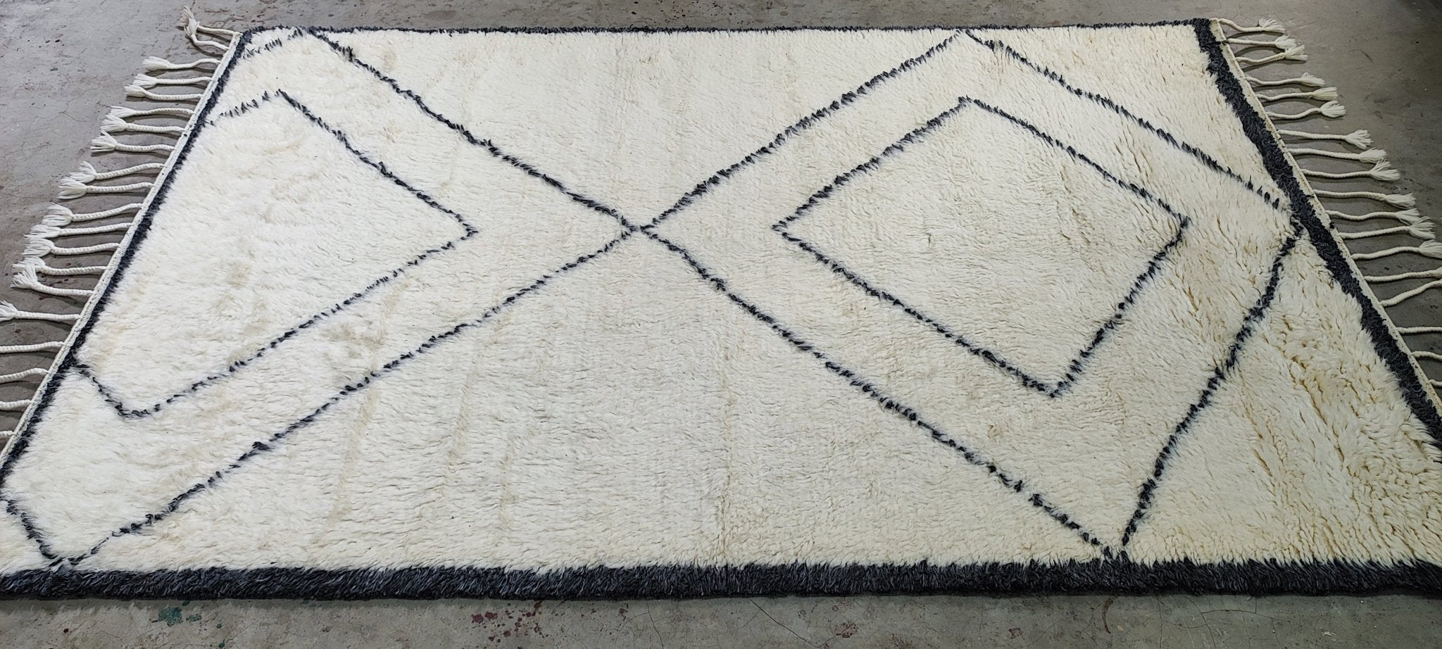 Ken Blackburn Hand-Knotted Ivory Moroccan Style 5.3X8.0 | Banana Manor Rug Company