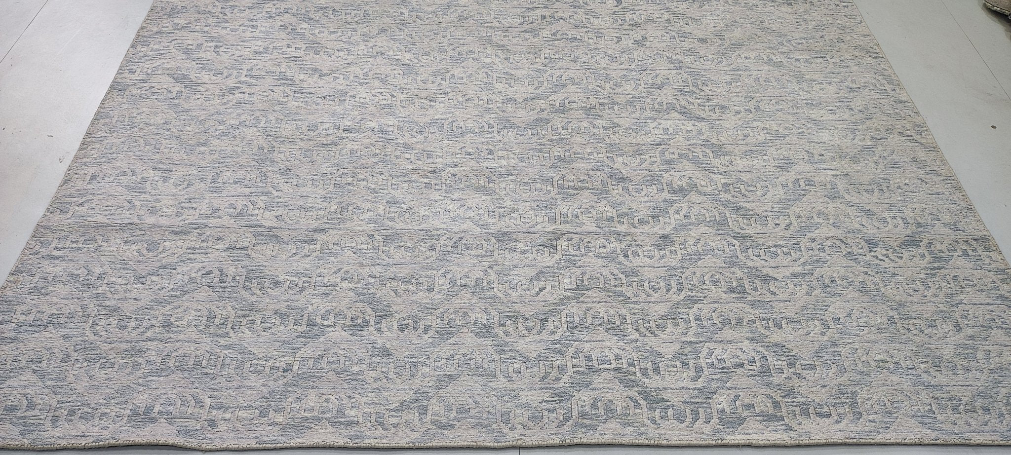 Knights of Chaos 7.9x9.6 Handwoven Silver Floral Durrie | Banana Manor Rug Factory Outlet