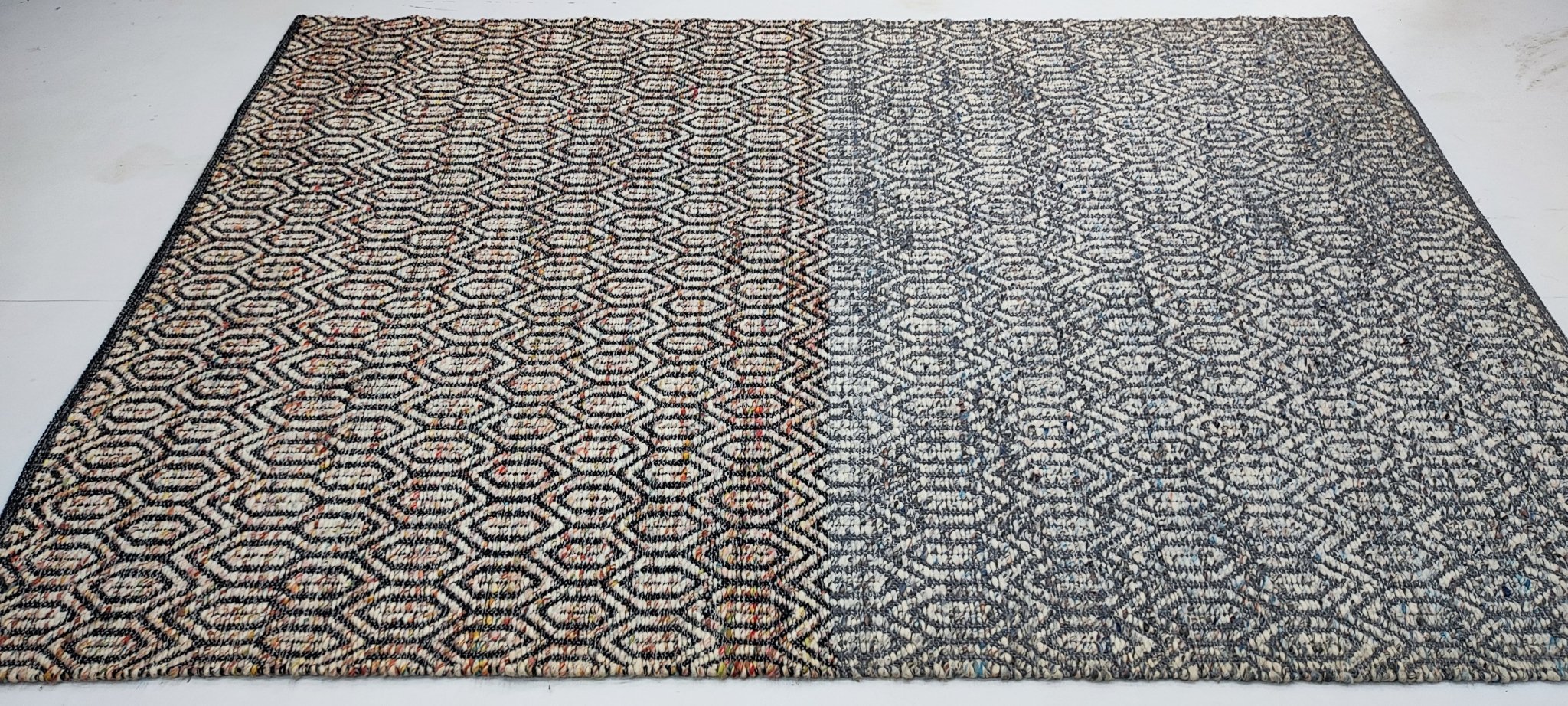 Krewe of Caerus 5.3x8 Handwoven Beige & Gold Design Durrie | Banana Manor Rug Factory Outlet
