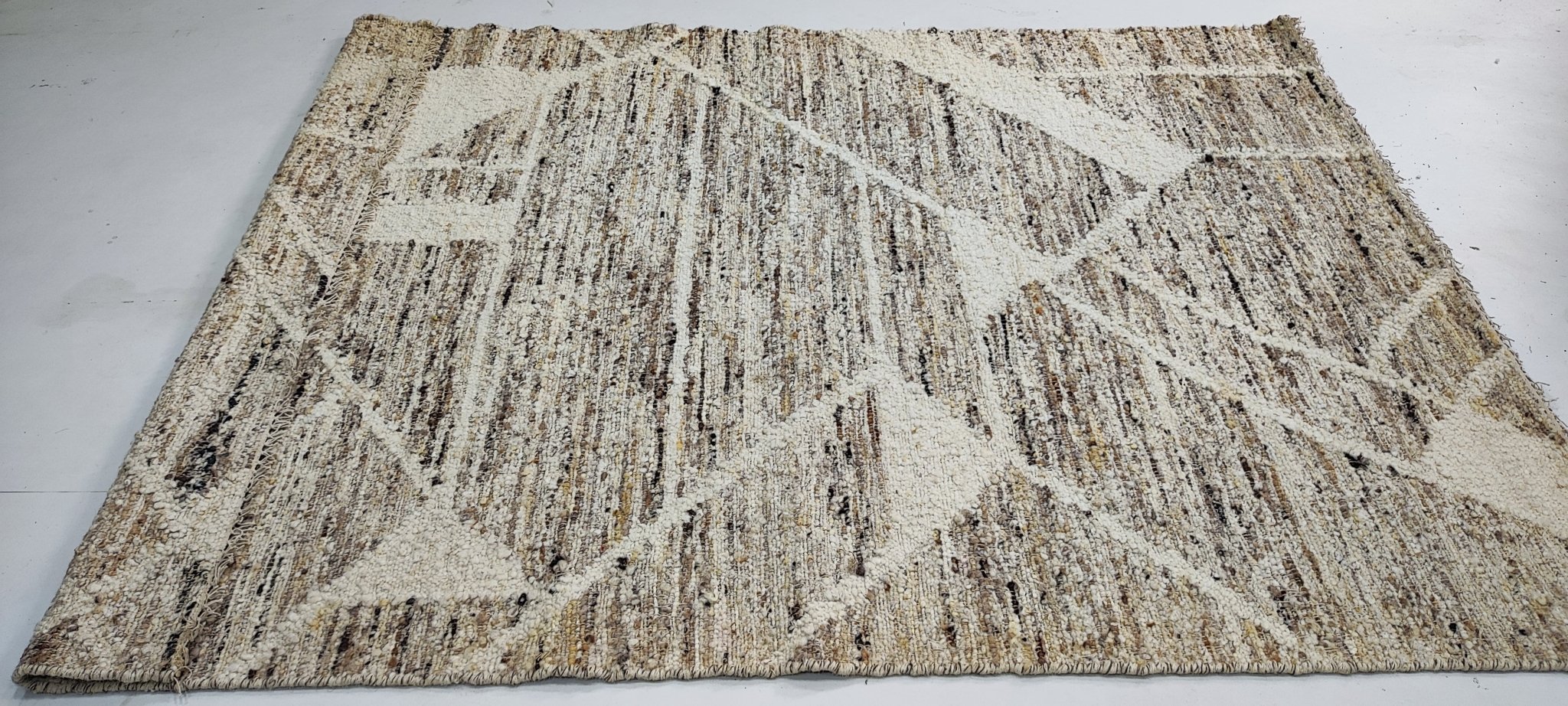 Krewe of Centurions 5x7 Handwoven Beige & Brown Modern Durrie | Banana Manor Rug Factory Outlet