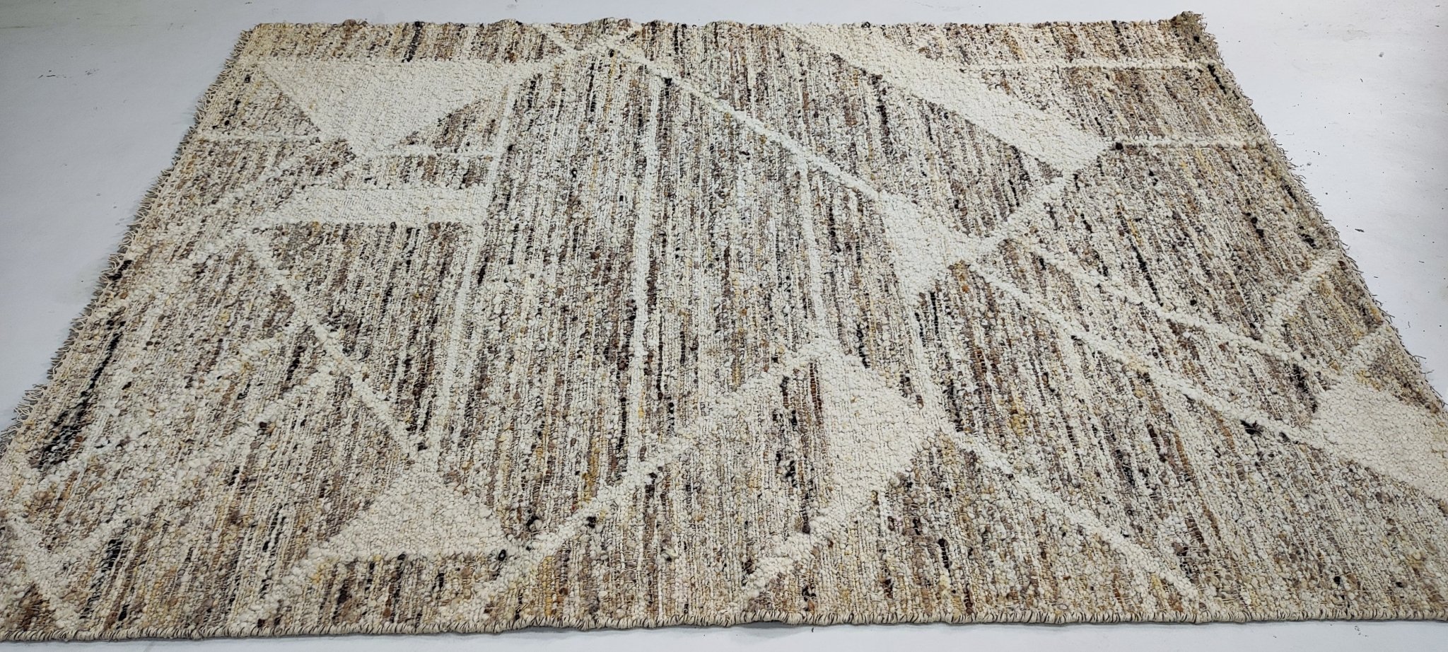 Krewe of Centurions 5x7 Handwoven Beige & Brown Modern Durrie | Banana Manor Rug Factory Outlet
