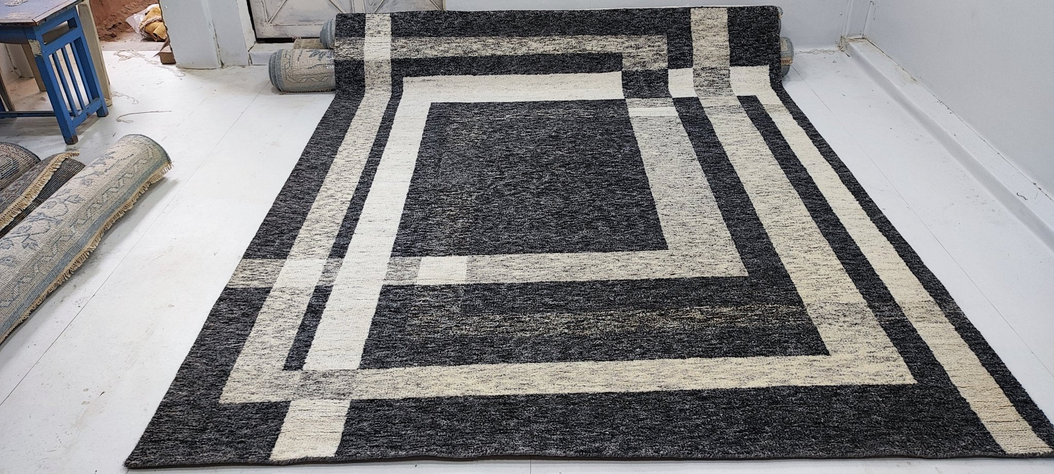 Kristoff 7.9x10 Hand-Knotted Grey & Silver Geometrical | Banana Manor Rug Factory Outlet