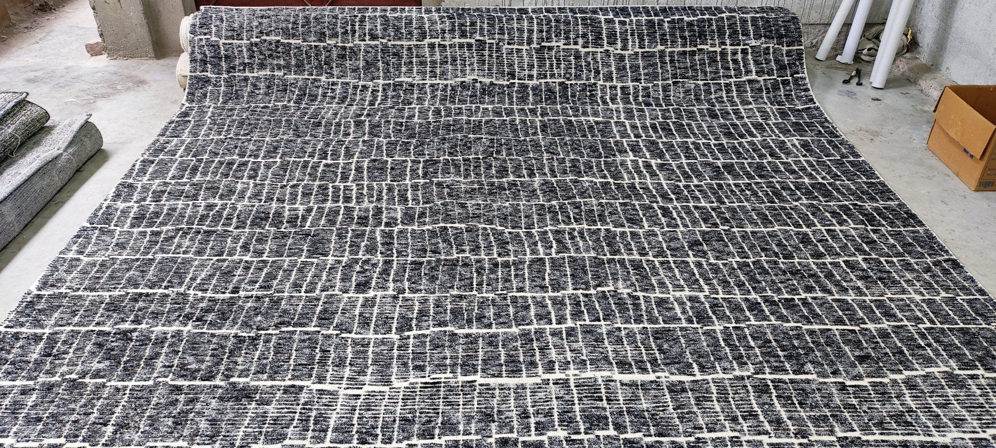 Kung Fu Carradine 9.3x11.9 Hand-Knotted Dark Grey & Ivory Modern | Banana Manor Rug Factory Outlet