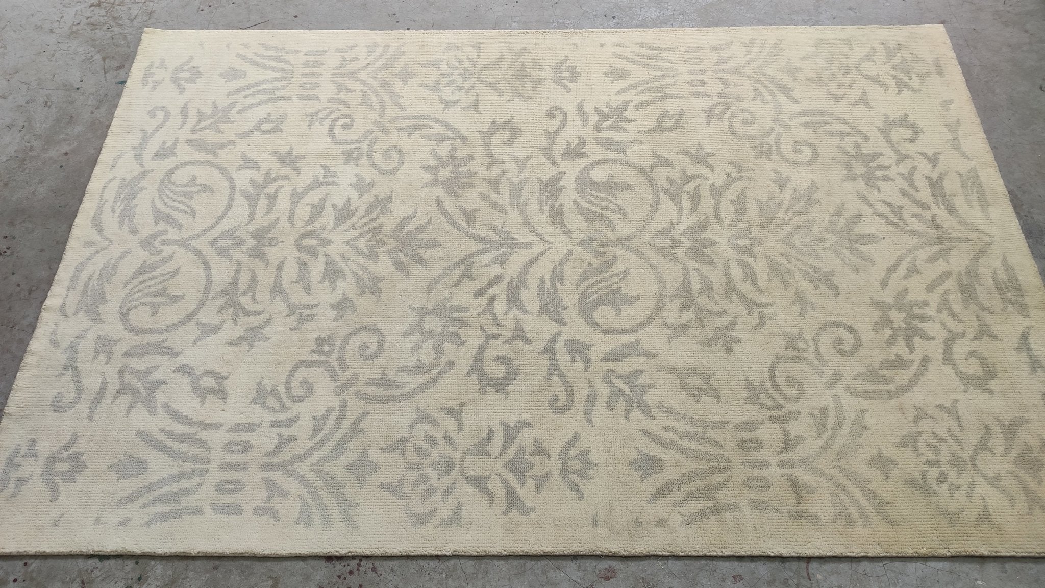 Lavender 5x7.9 Ivory and Silver Hand-Knotted Modern Rug | Banana Manor Rug Company