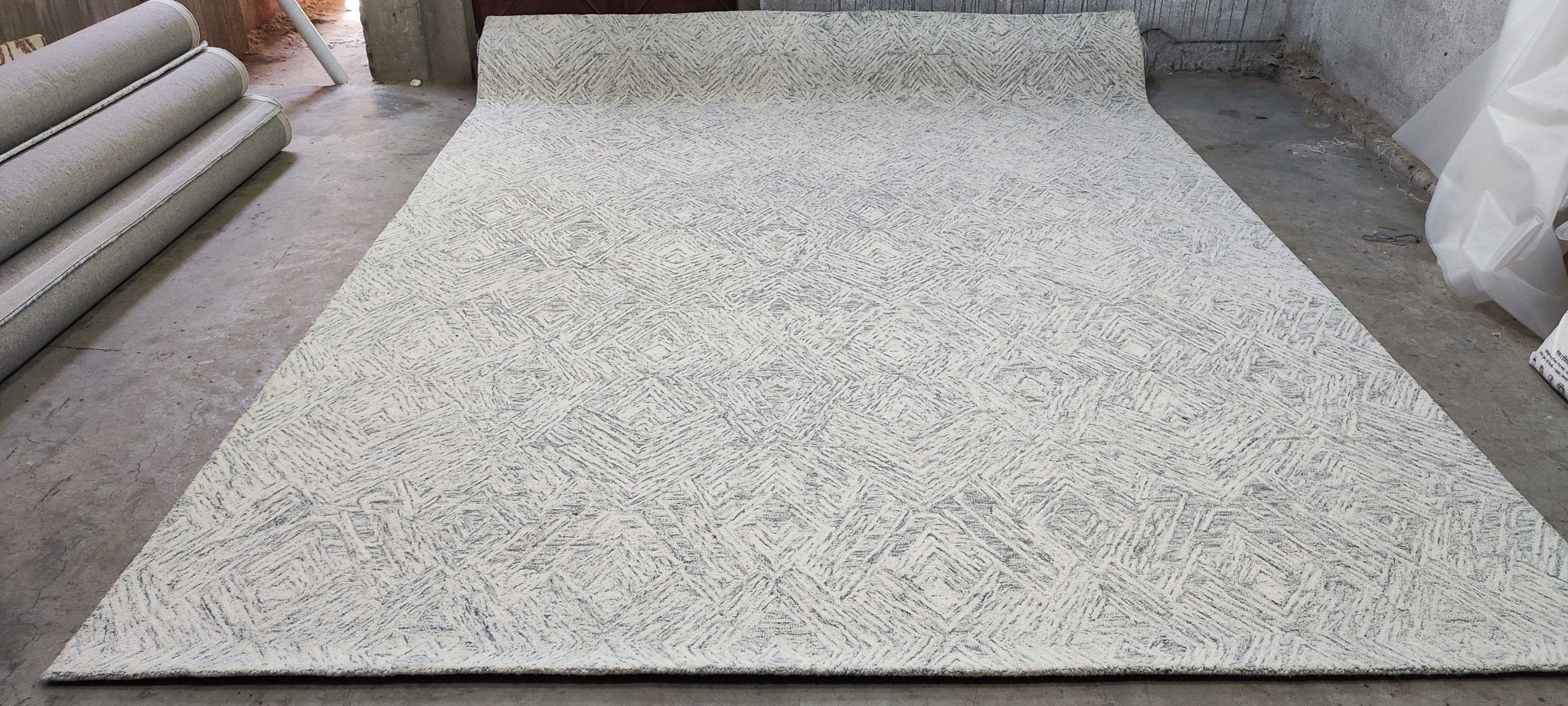 Lawrence Yee Hand-Tufted Wool Natural Blue Textured (Multiple Sizes) | Banana Manor Rug Factory Outlet